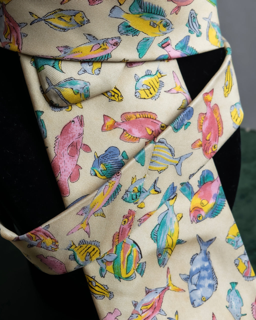 "GUCCI" Colorful fish motif silk neck tie