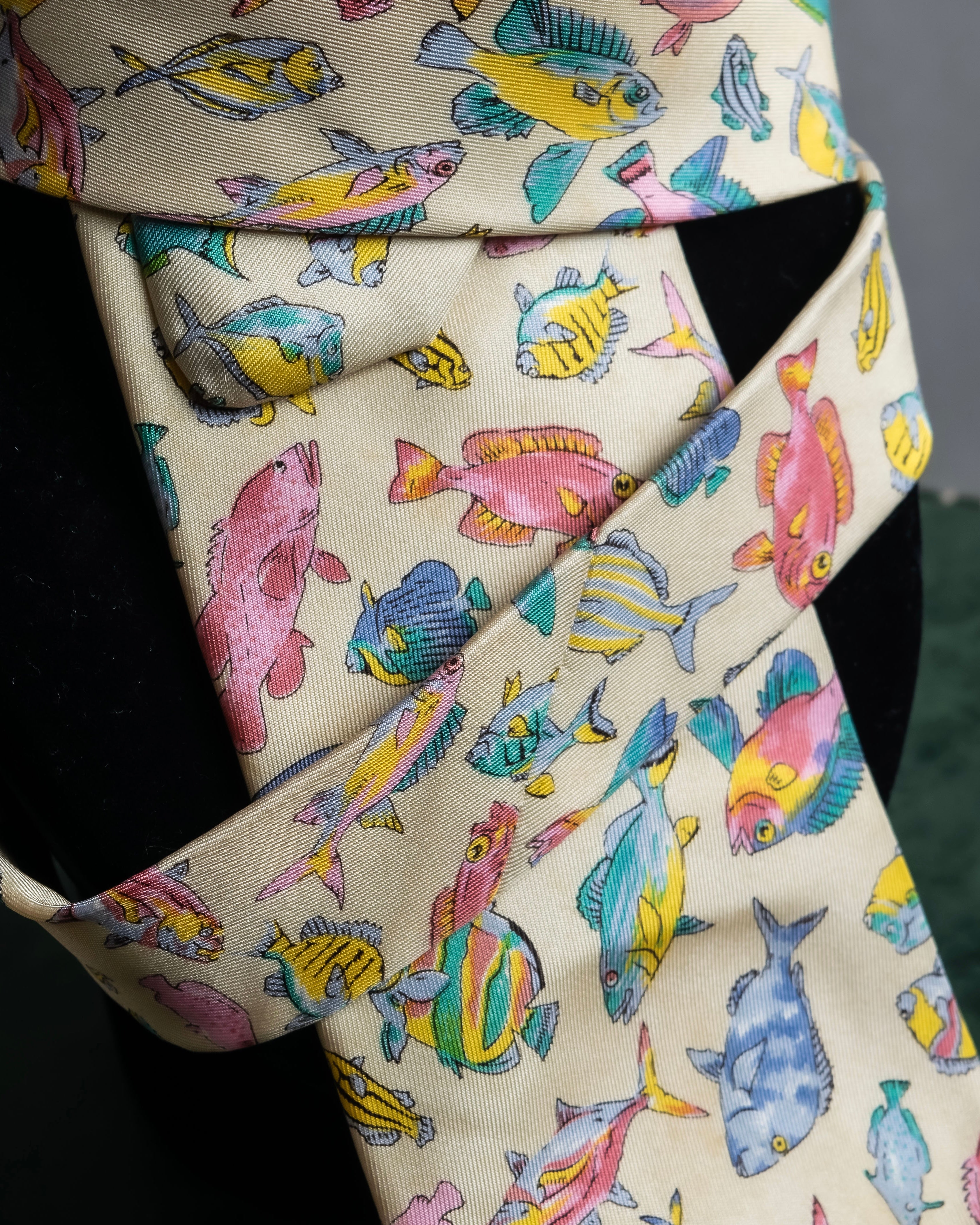 "GUCCI" Colorful fish motif silk neck tie