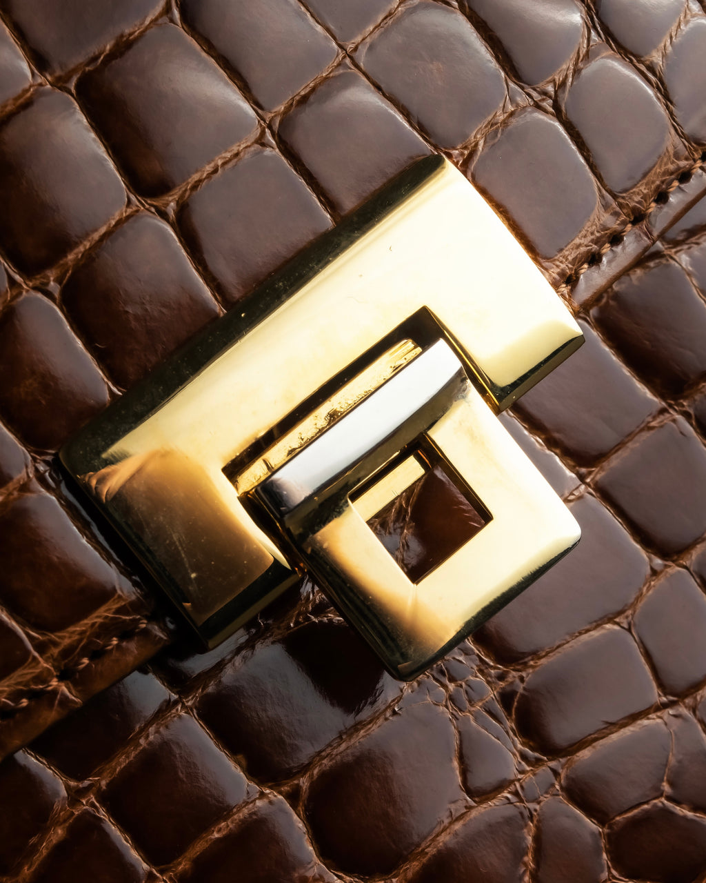 "Franco Parmiggiani" Turn lock design crocodile texture hand bag