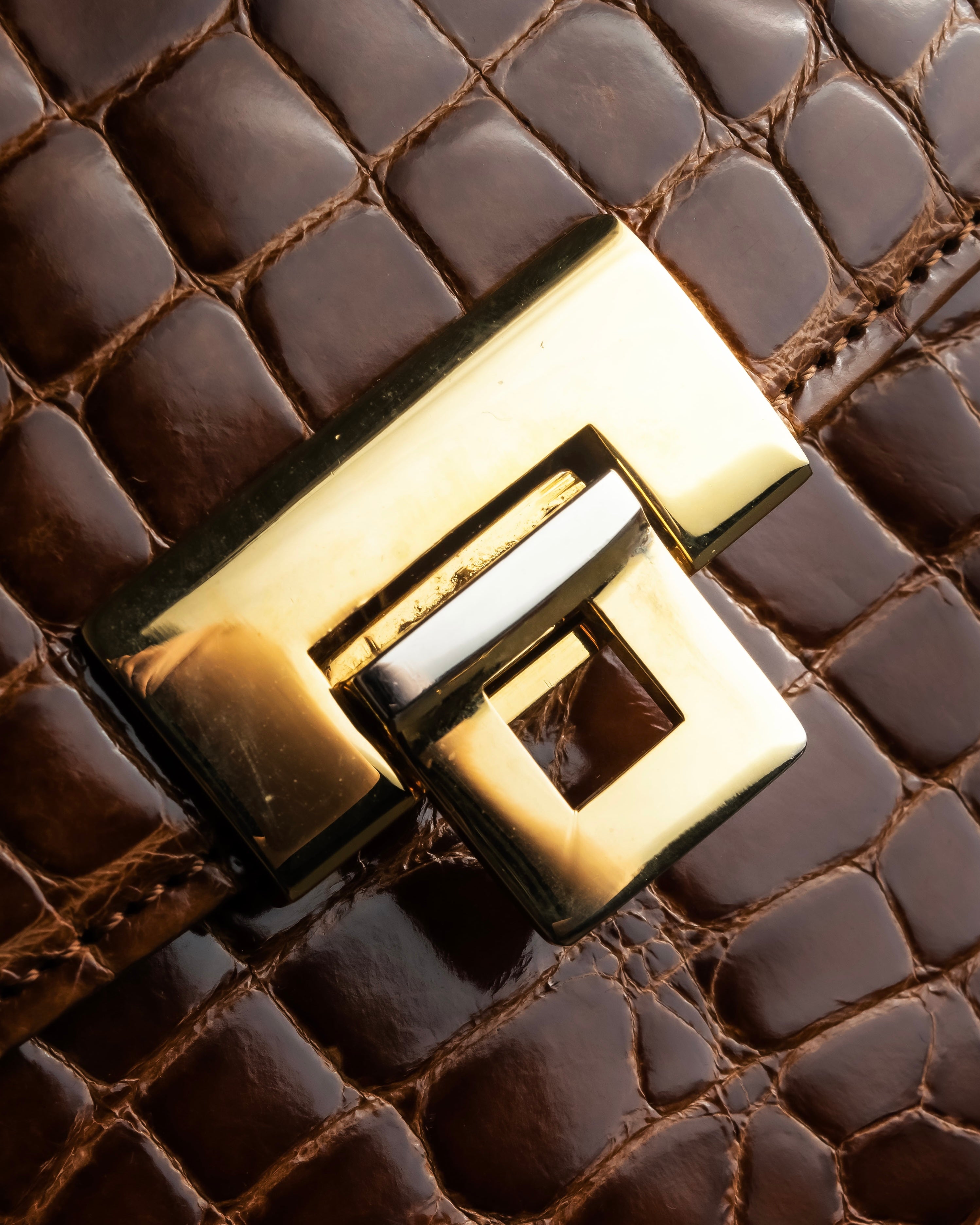 "Franco Parmiggiani" Turn lock design crocodile texture hand bag