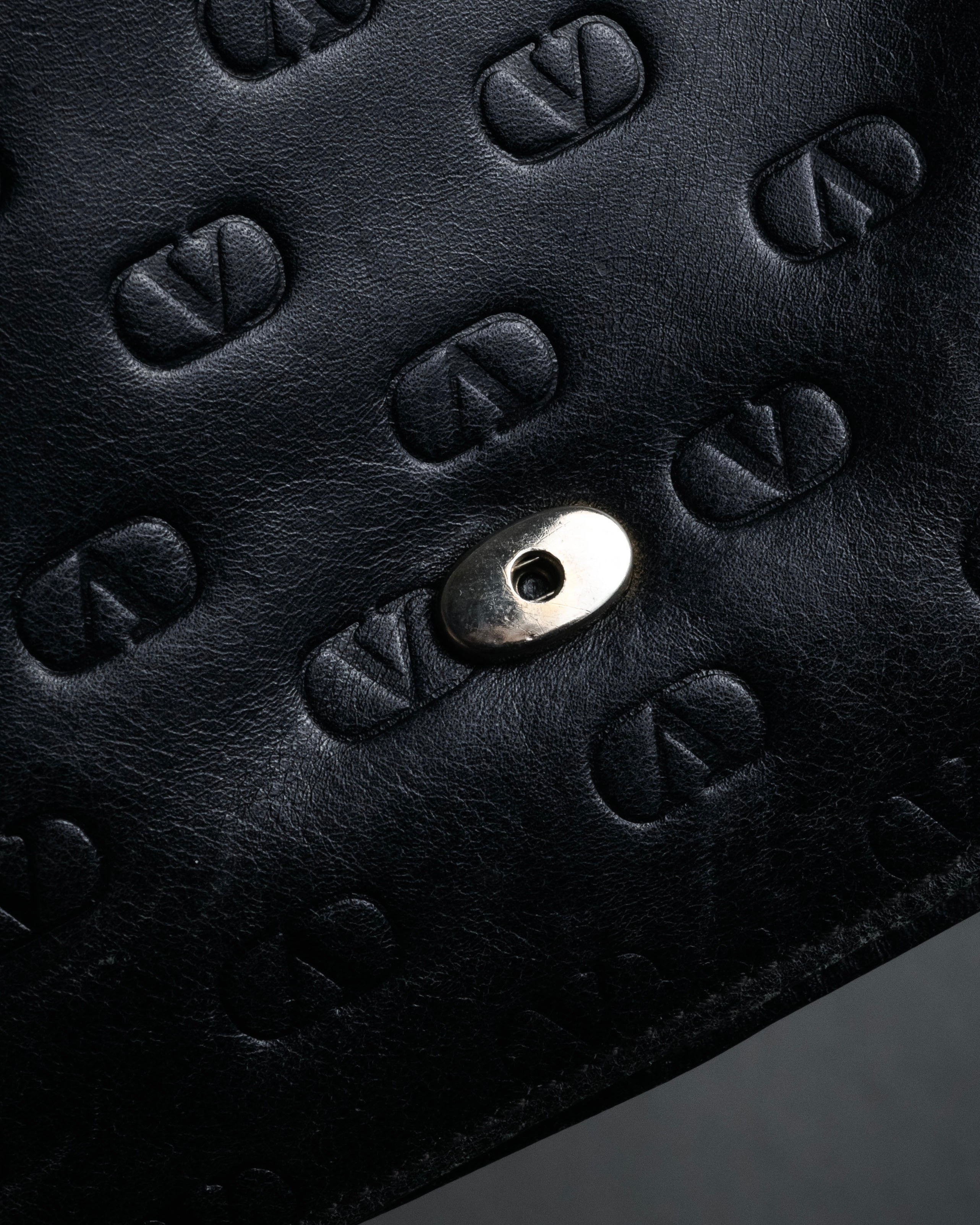“VALENTINO” 80’s-90’s Embossed V logo chain clutch bag
