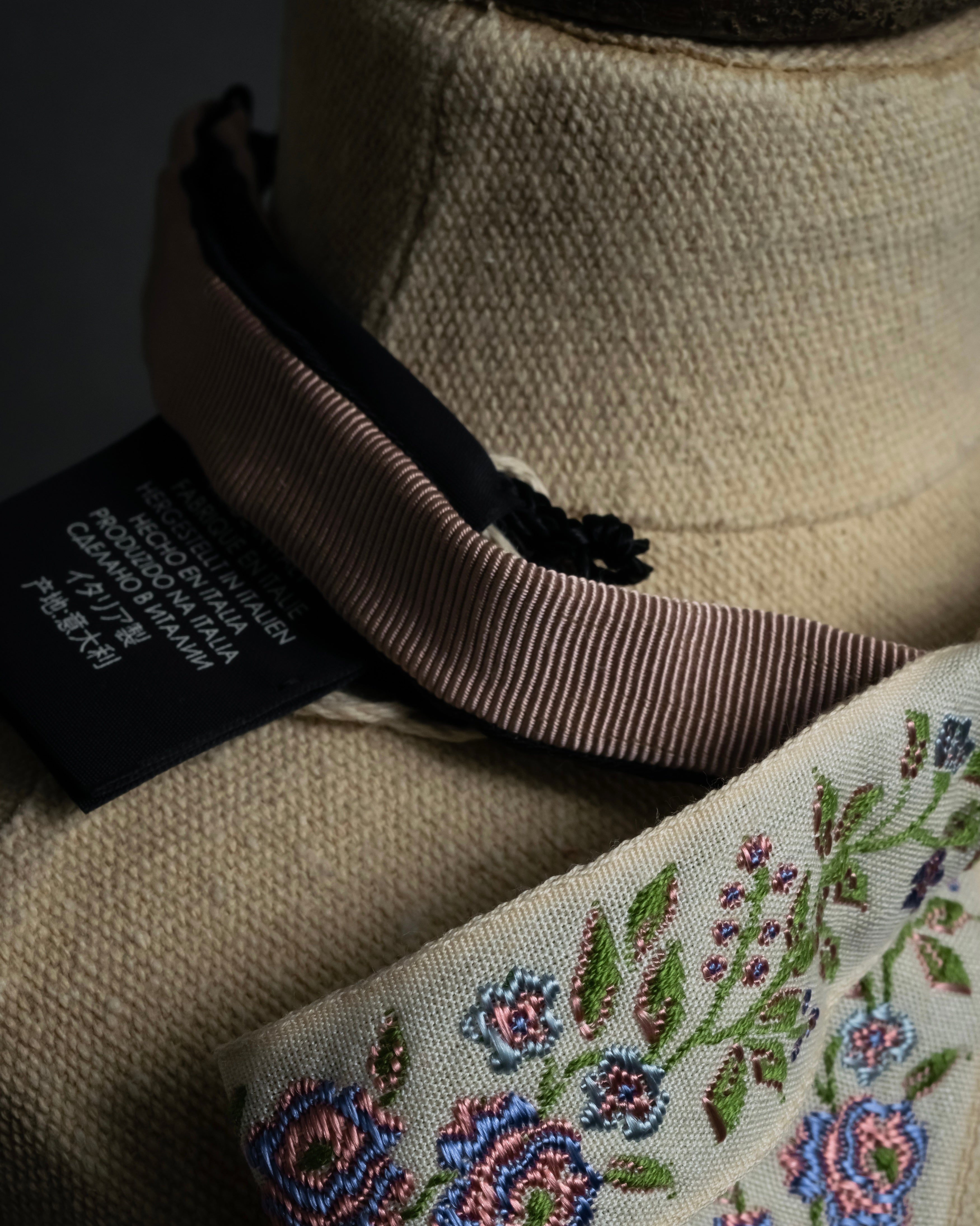 -MOOD Christmas Collections-
"GUCCI" Michele period delicate floral embroidered ribbon tie