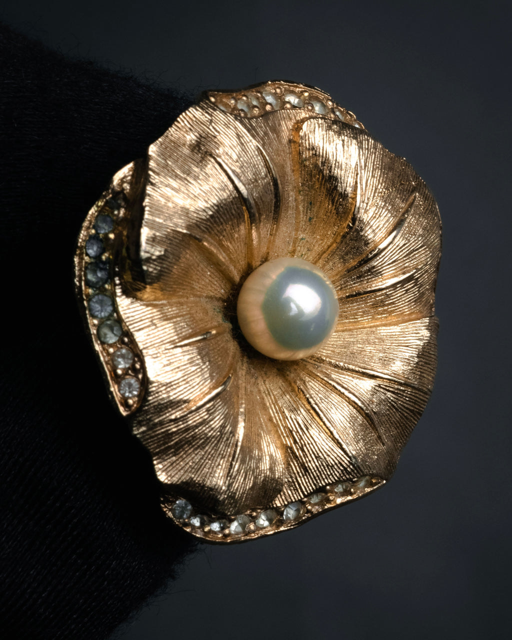 “Christian Dior” 70’s-80’s Pearl flower brooch