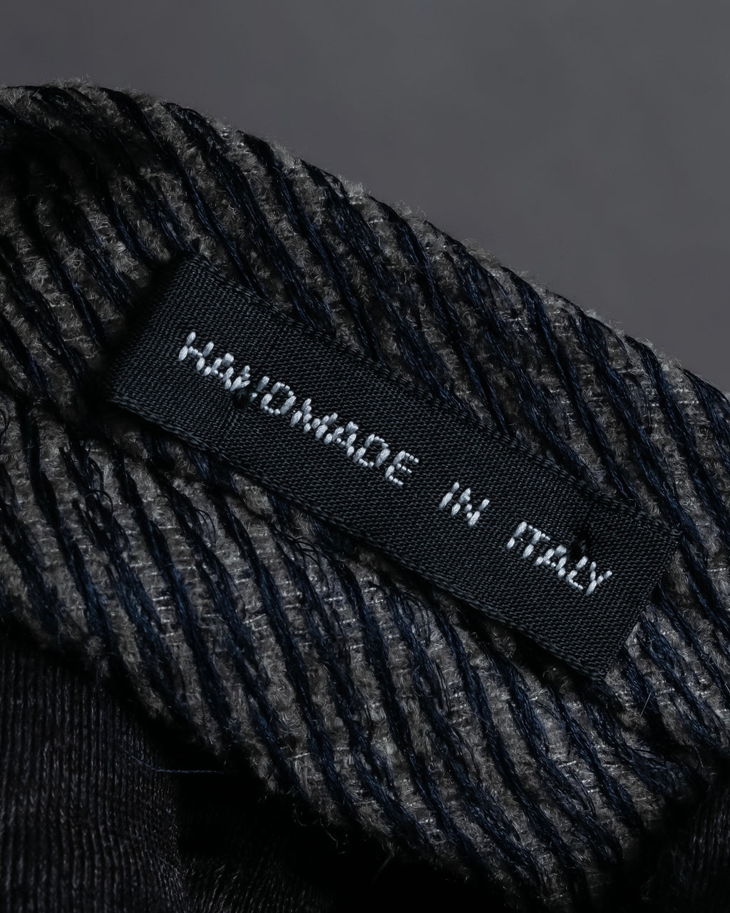 "GIORGIO ARMANI" Diagonal ridge pattern brushed necktie