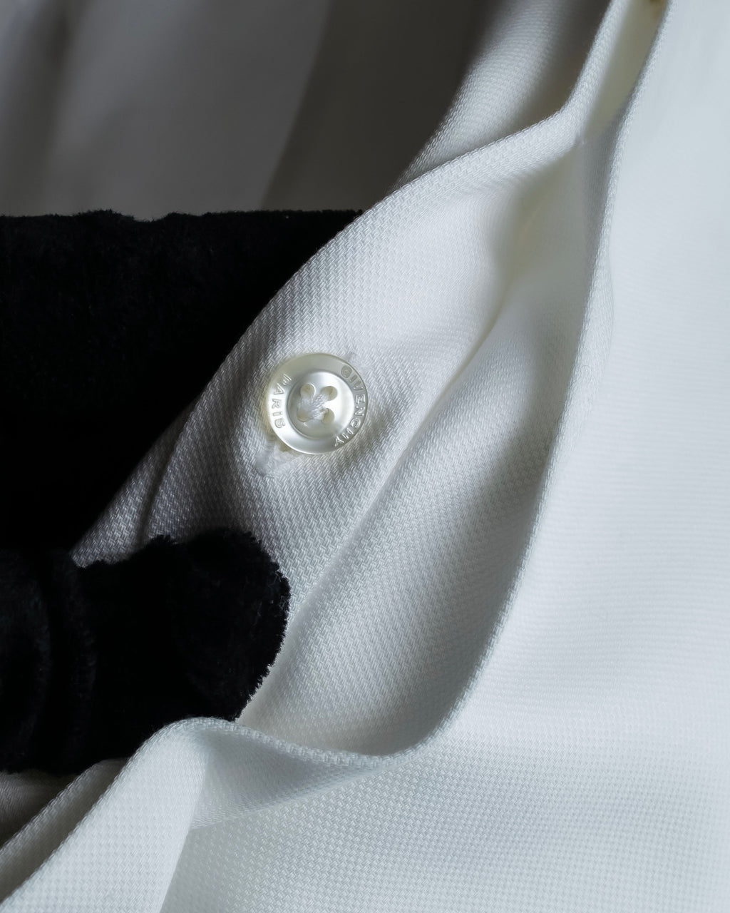 "GIVENCHY" Bosom panel design white shirt