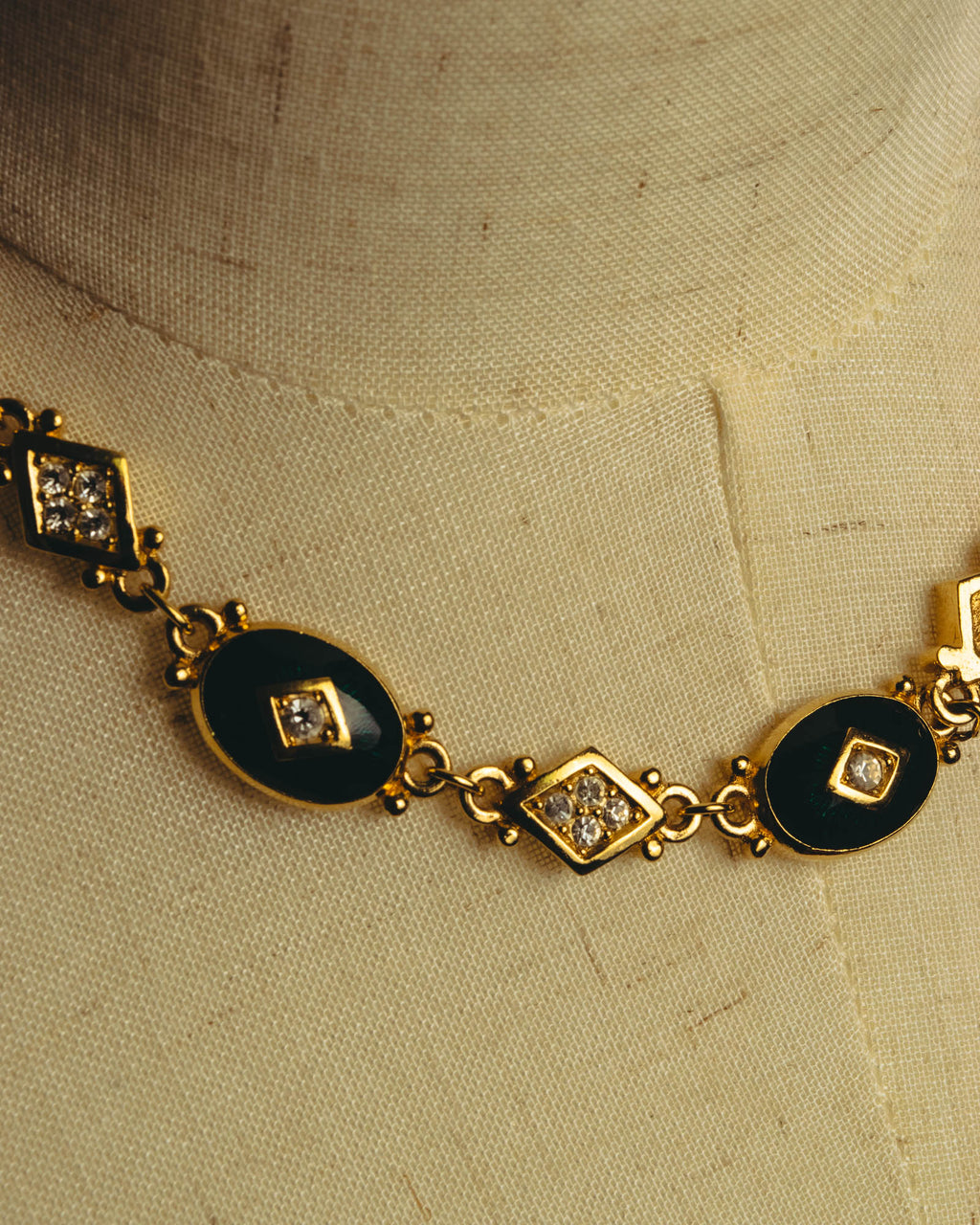 "BURBERRYS" 90's Emerald enamel costume jewelry necklace