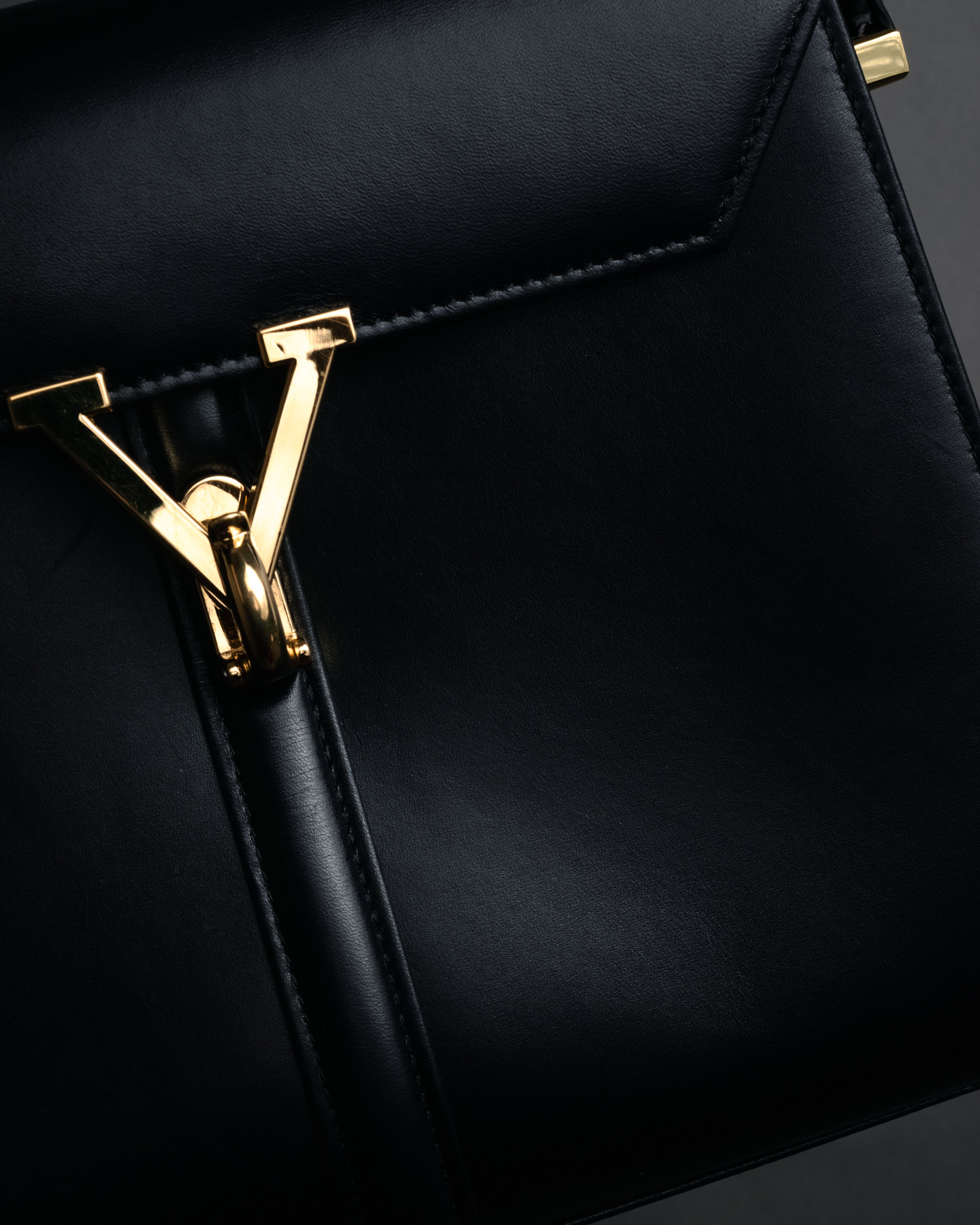 “VALENTINO GARAVANI” 80’s-90’s V clasp top handle bag