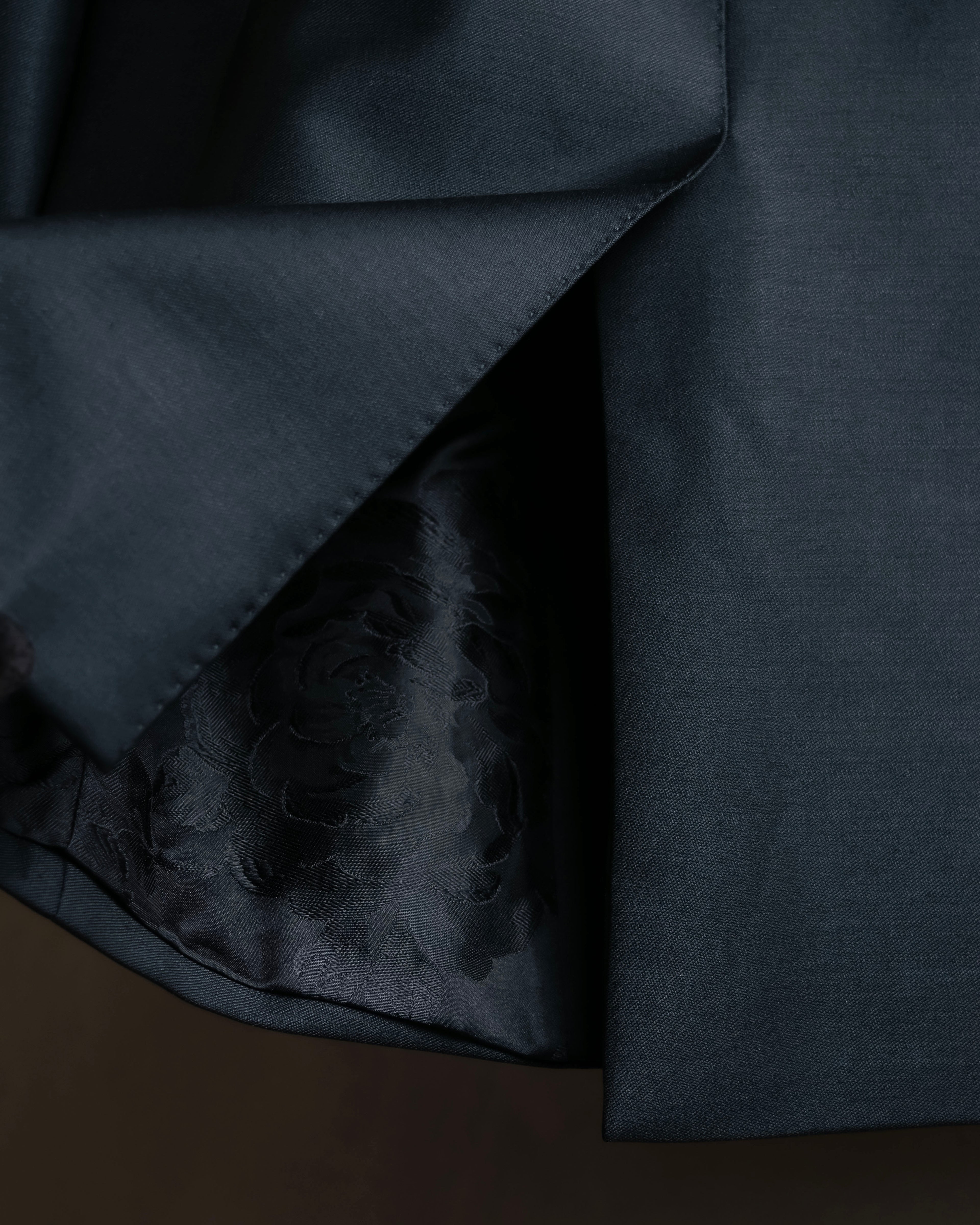 "GUCCI" Pre-Fall 2018 collection message embroidered shawl collar jacket