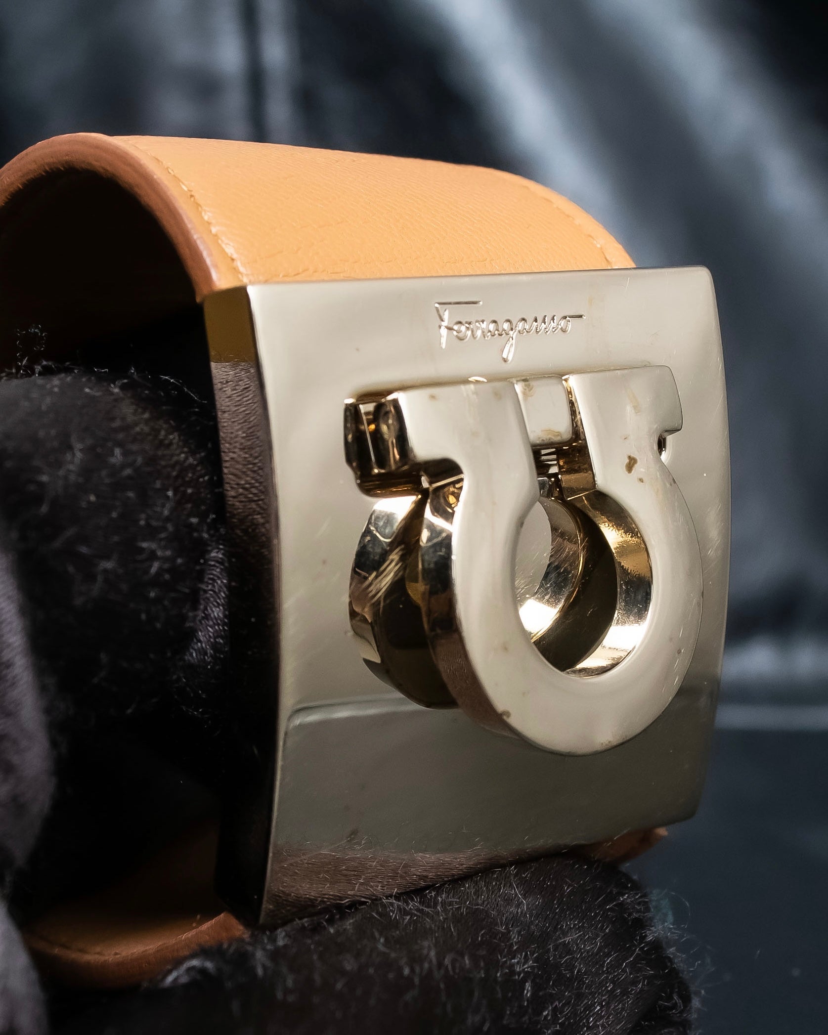 "Ferragamo" Gancini motif leather bangle