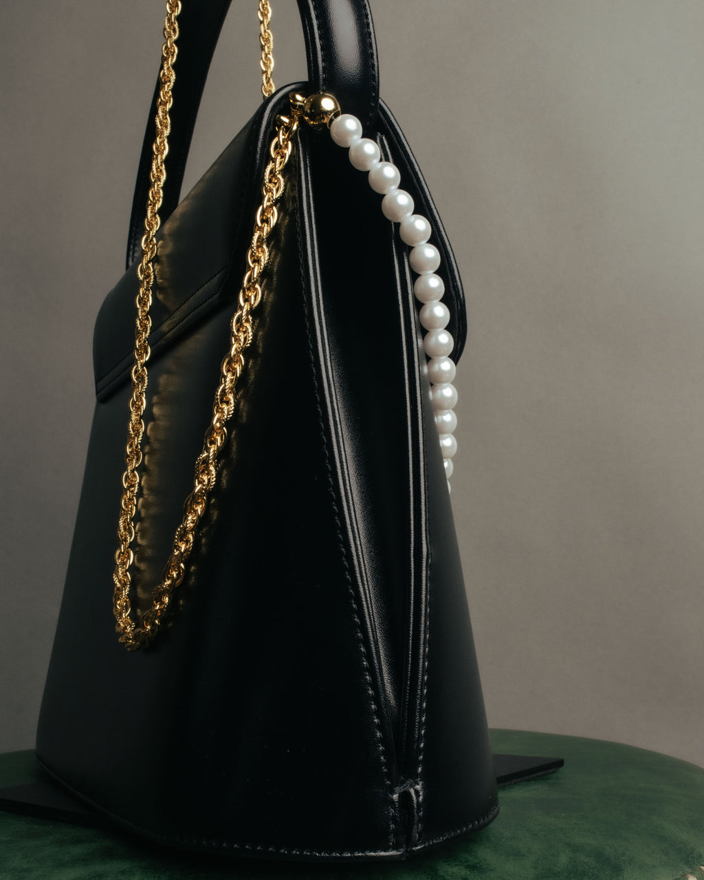 “VALENTINO CHRISTY” 80’s-90’s Pearl chain formal handbag