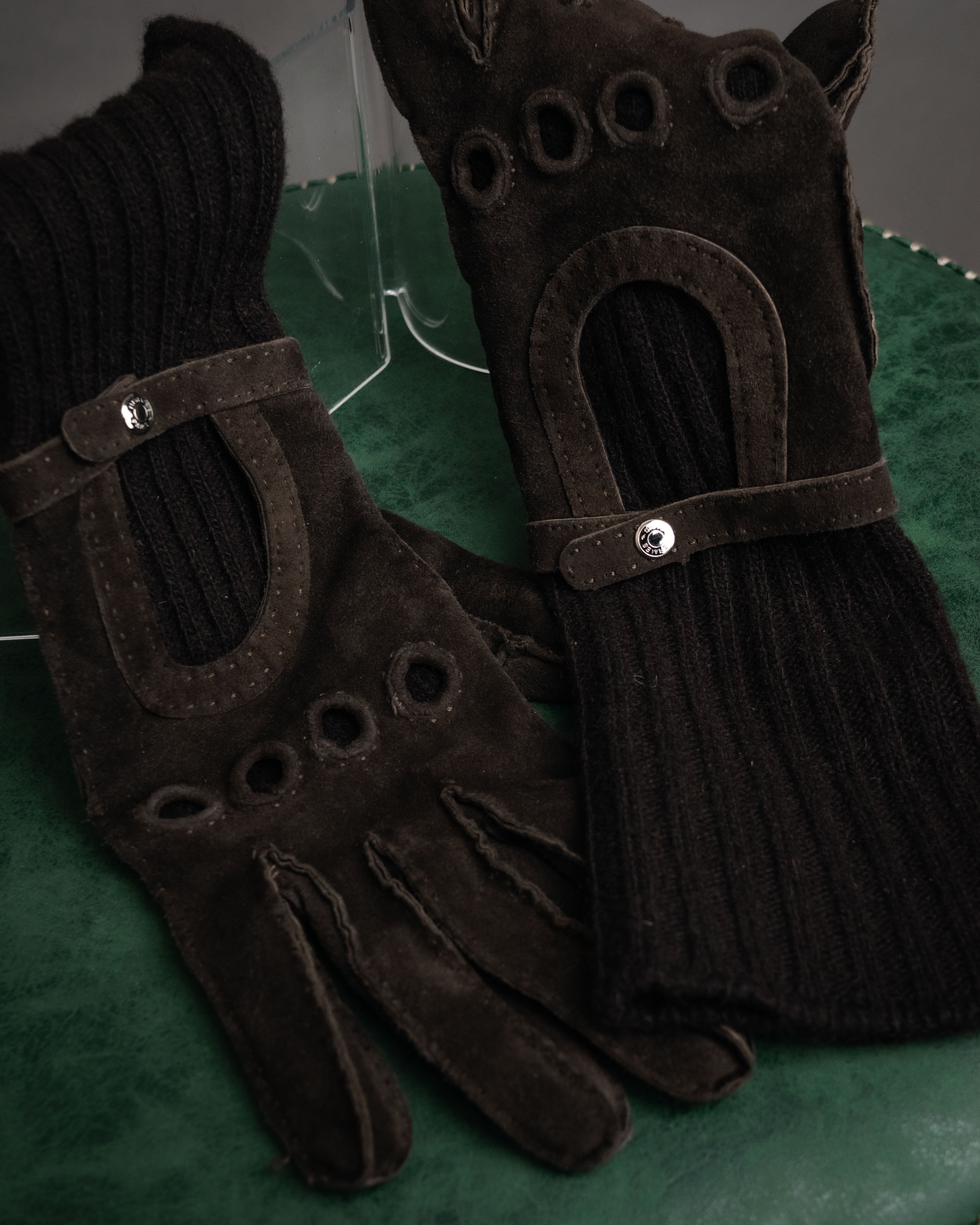 –SPECIAL– “HERMES” 80’s-90’s Cashmere lined suede driving gloves