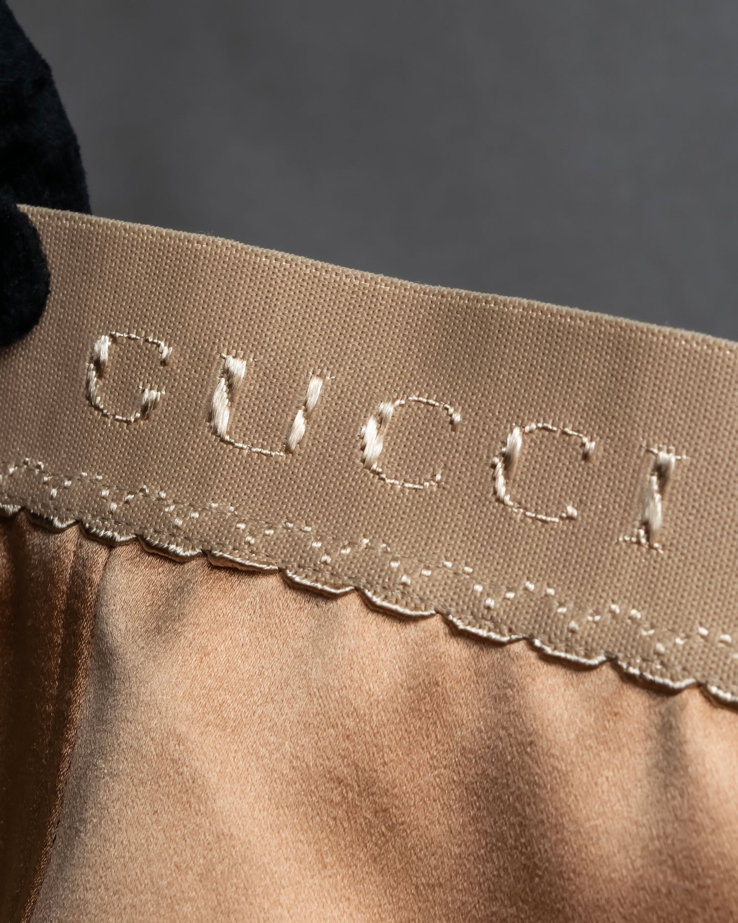 "GUCCI" 100% silk glossy cropped length skirt