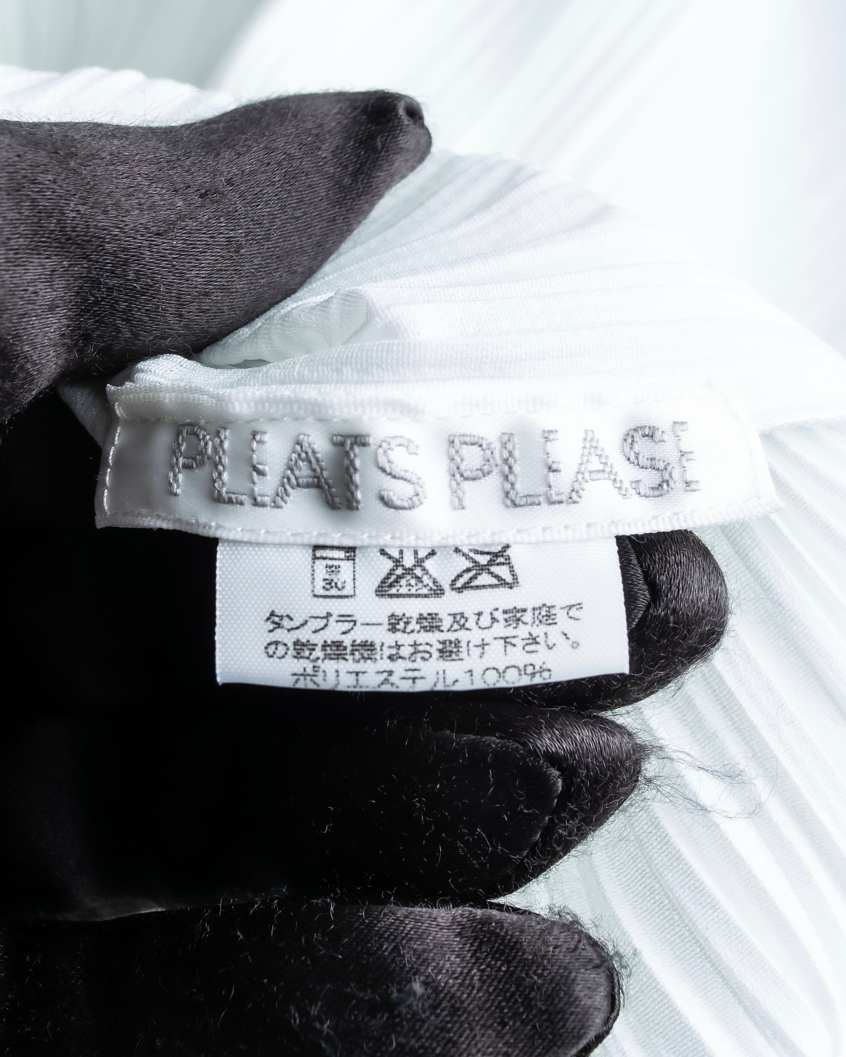 "PLEATS PLEASE ISSEY MIYAKE" Three-dimensional pleated long shirt