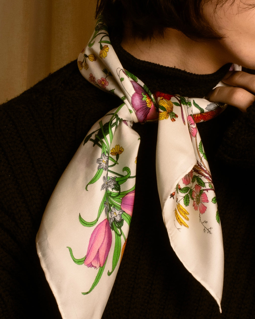 "GUCCI" 80's Flora motif vintage silk scarf