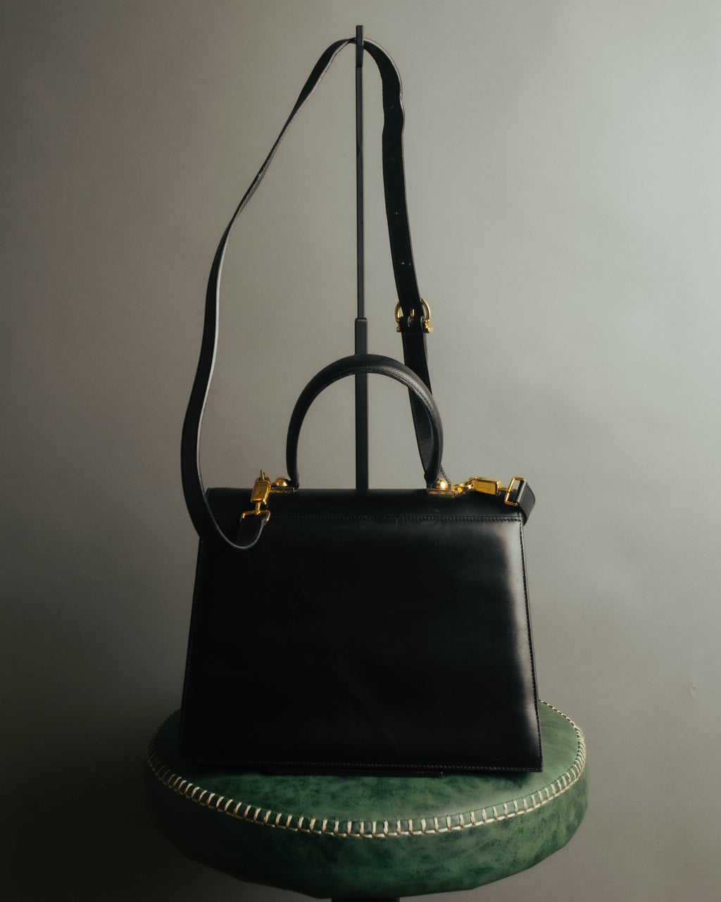 “Salvatore Ferragamo” 90’s-00’s Gancini leather top handle shoulder bag