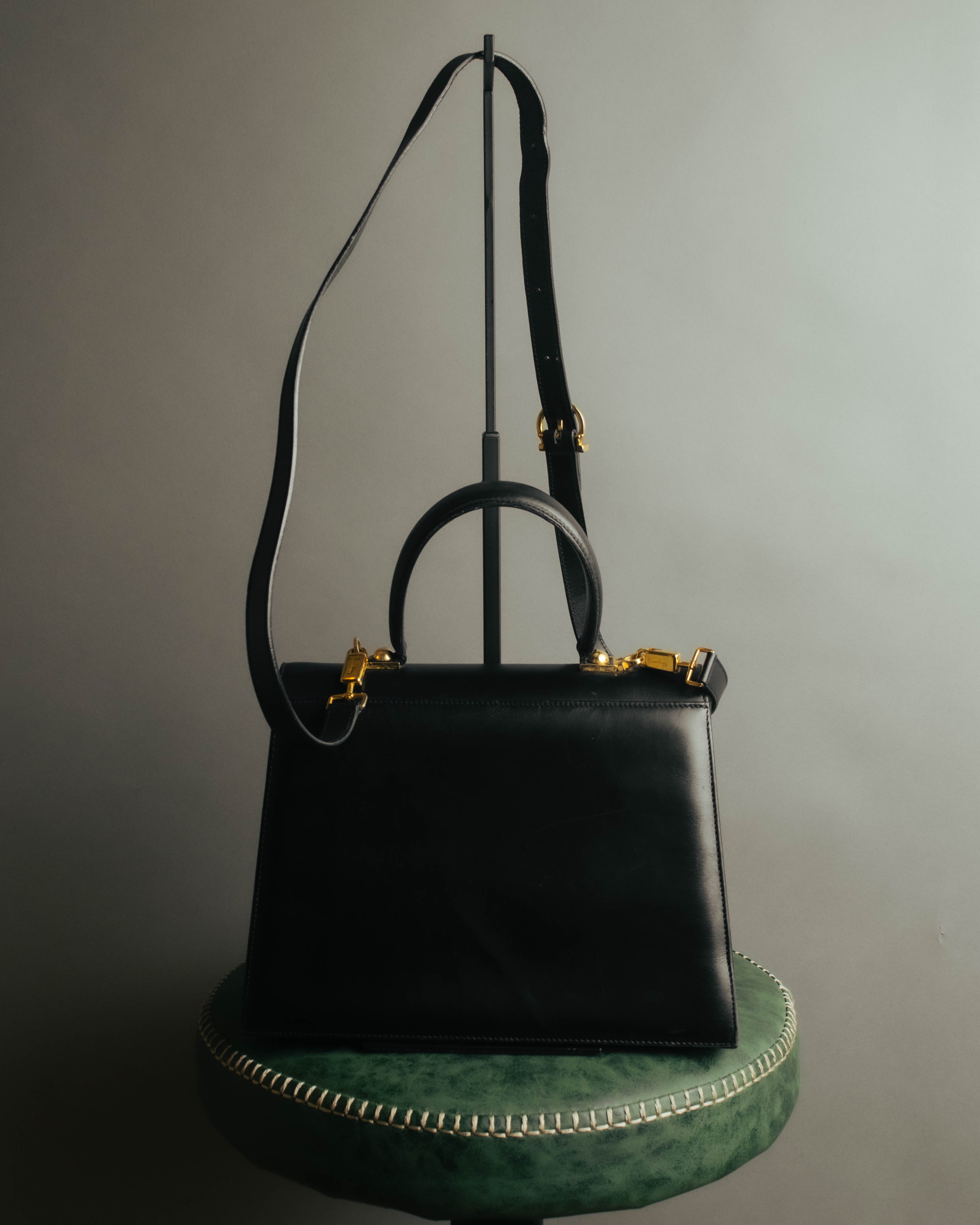 “Salvatore Ferragamo” 90’s-00’s Gancini leather top handle shoulder bag
