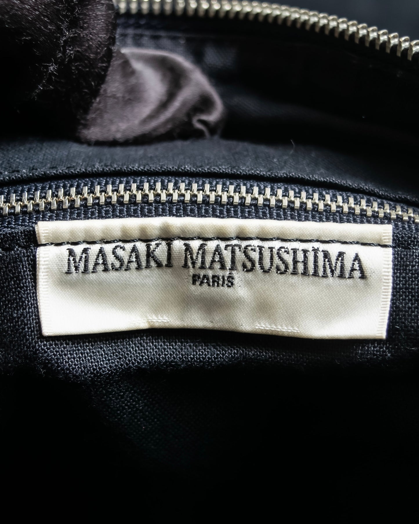 "MASAKI MATSUSHIMA" Outer zipper design leather shoulder bag