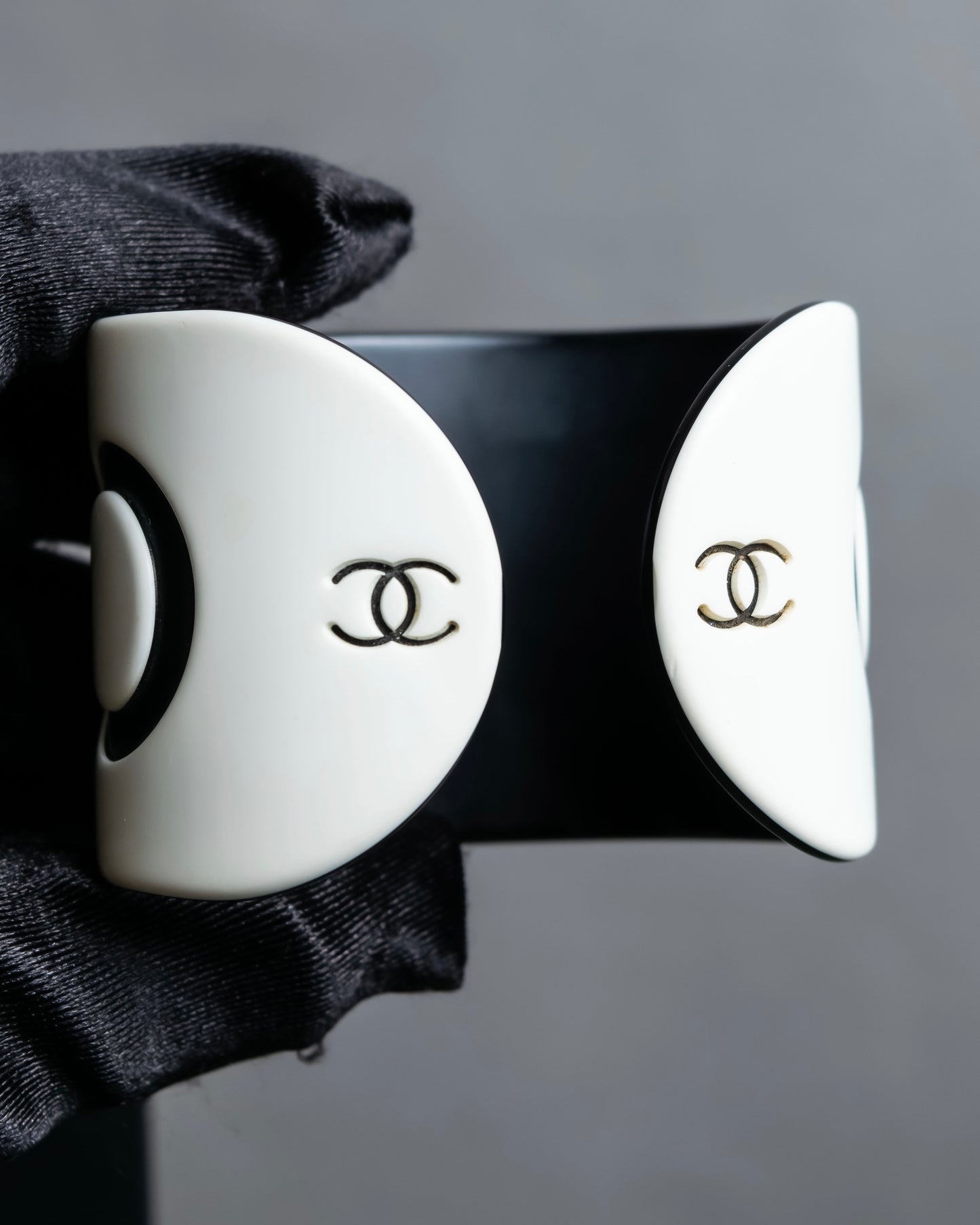 "CHANEL" COCO mark spell engraved bangle