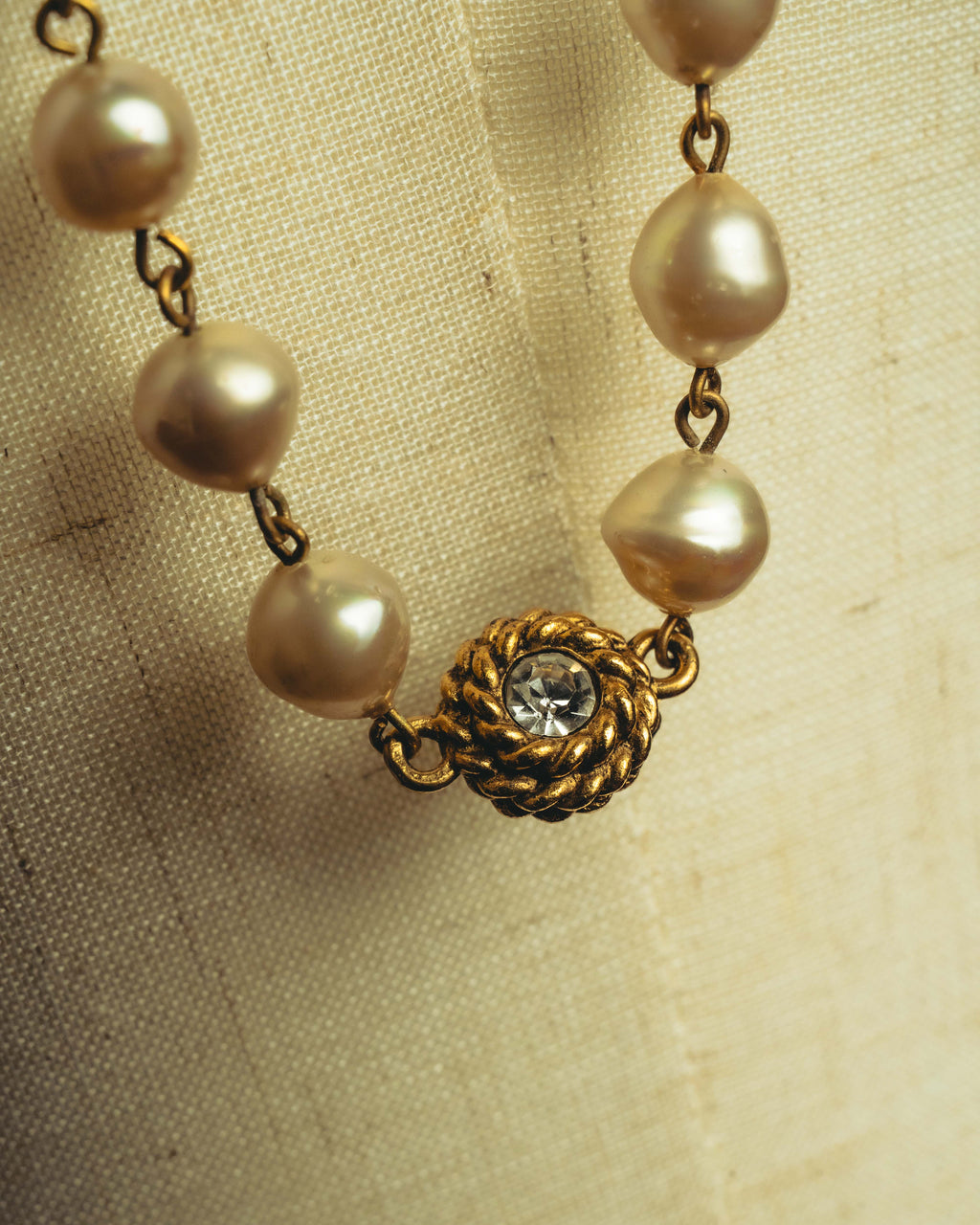 -SPECIAL- "CHANEL" 90's Pearl and crystal embellished long necklace