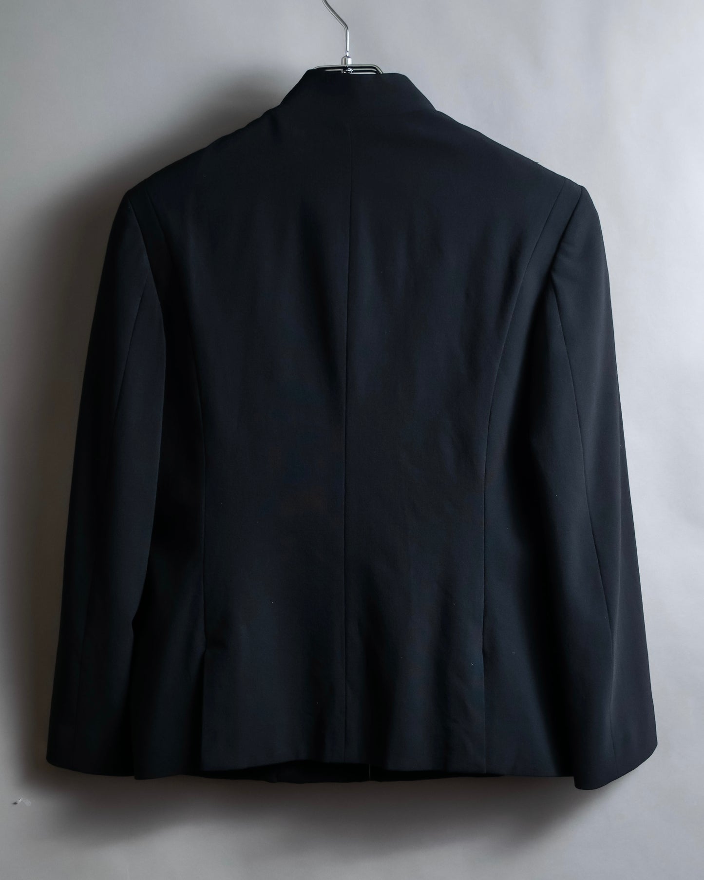 “ISSEY MIYAKE”  Chin belt designed stand collar jacket