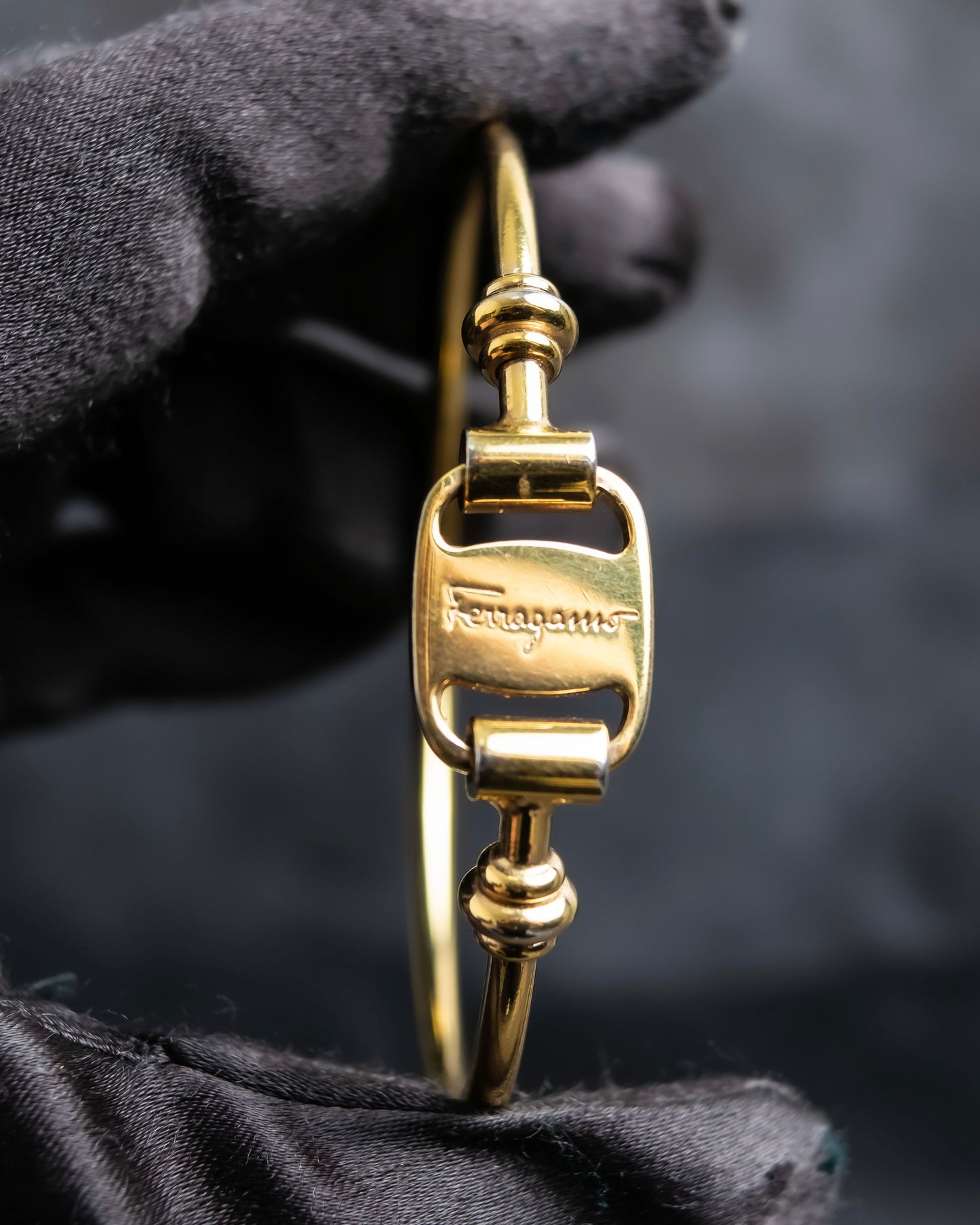 "Salvatore Ferragamo" Vara motif gold bangle