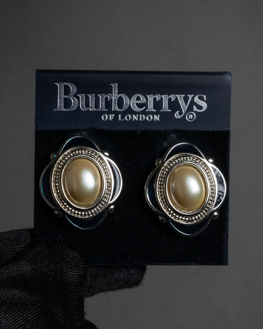 "Burberrys" 80’s–90’s pearl cabochon clip earrings