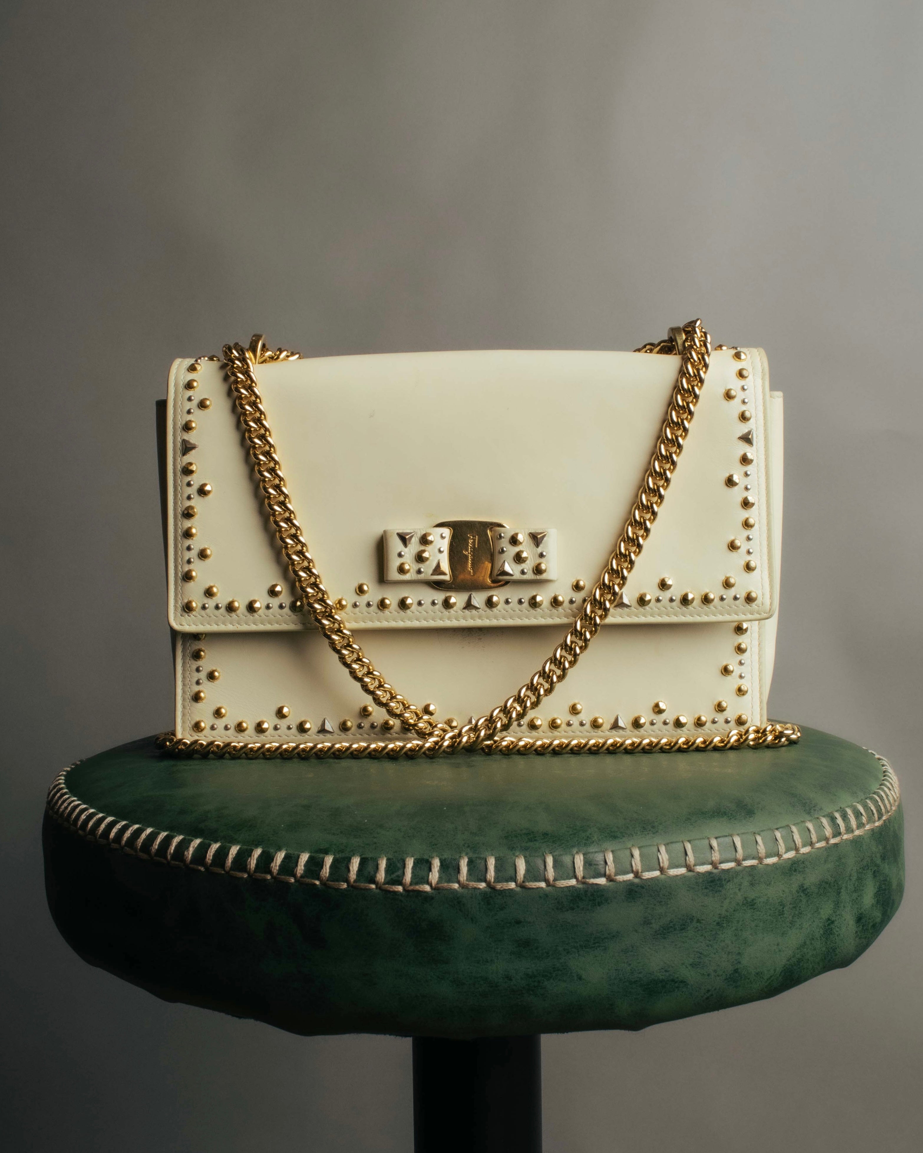 -SPECIAL- “Salvatore Ferragamo” 2015-2017 Vara studded chain shoulder bag
