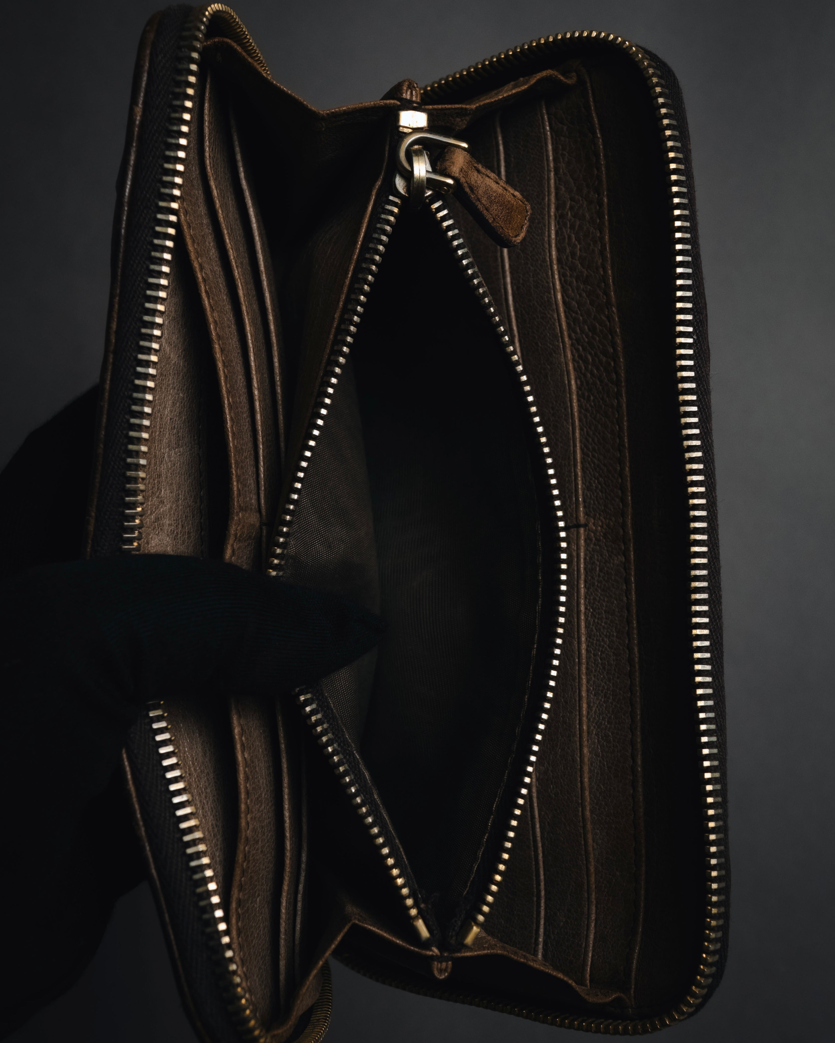 "MIU MIU" 10’s studded quilted vintage leather zip wallet