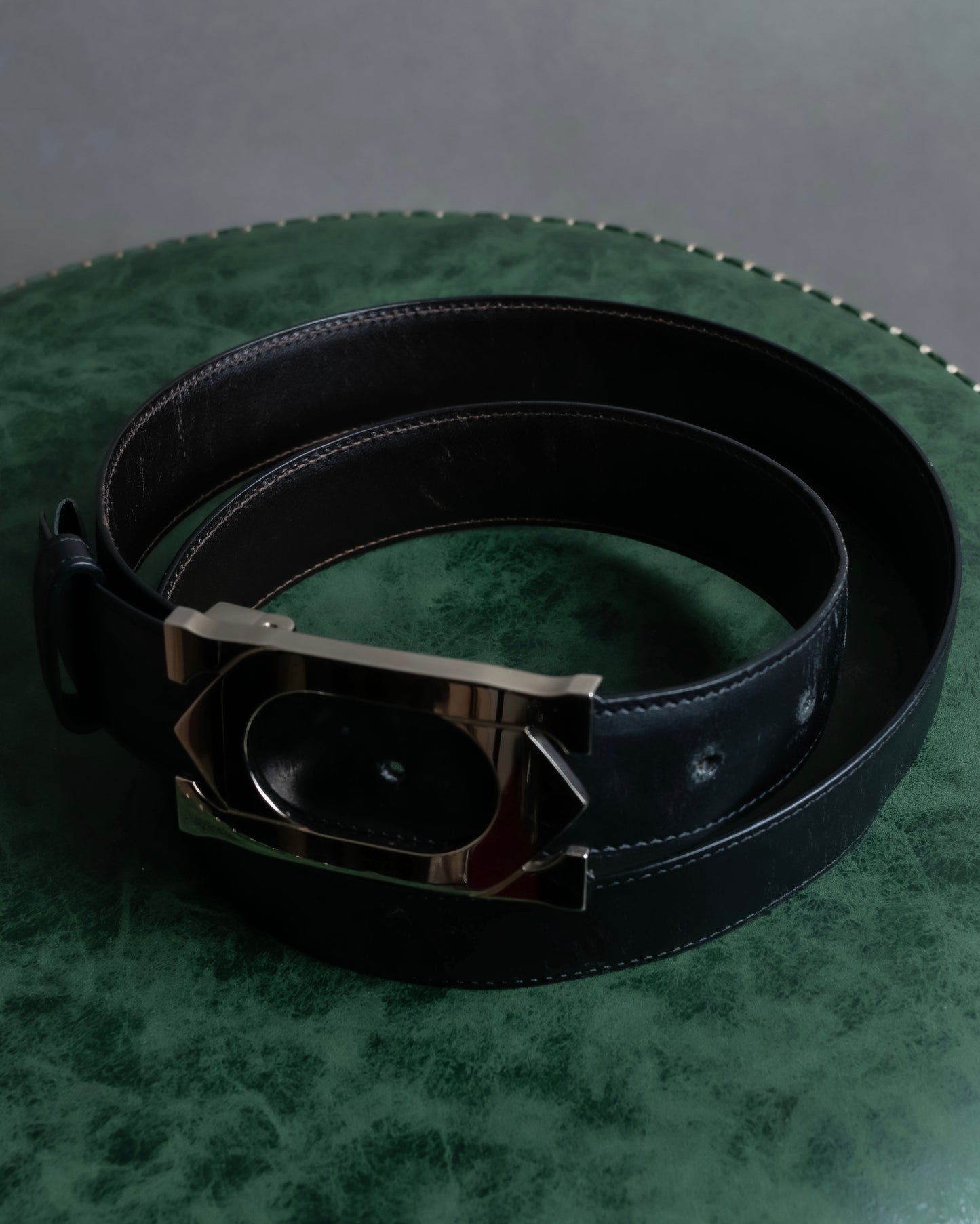 "Cartier" 2C logo motif buckle design leather belt