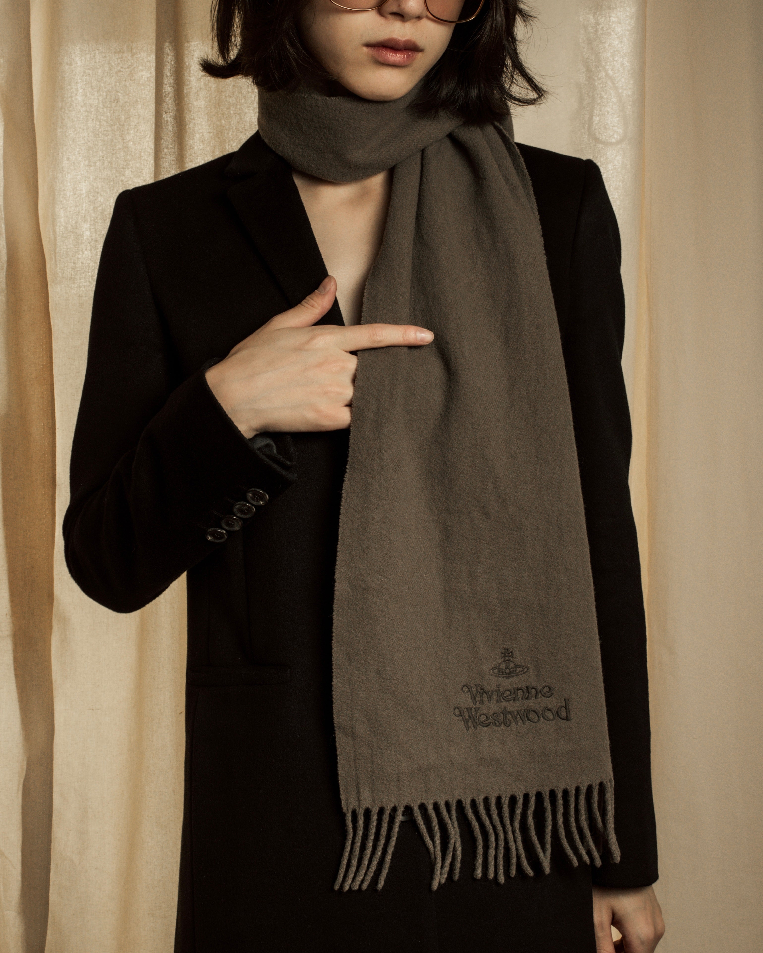 "Vivienne Westwood" Logo engraved wool long muffler