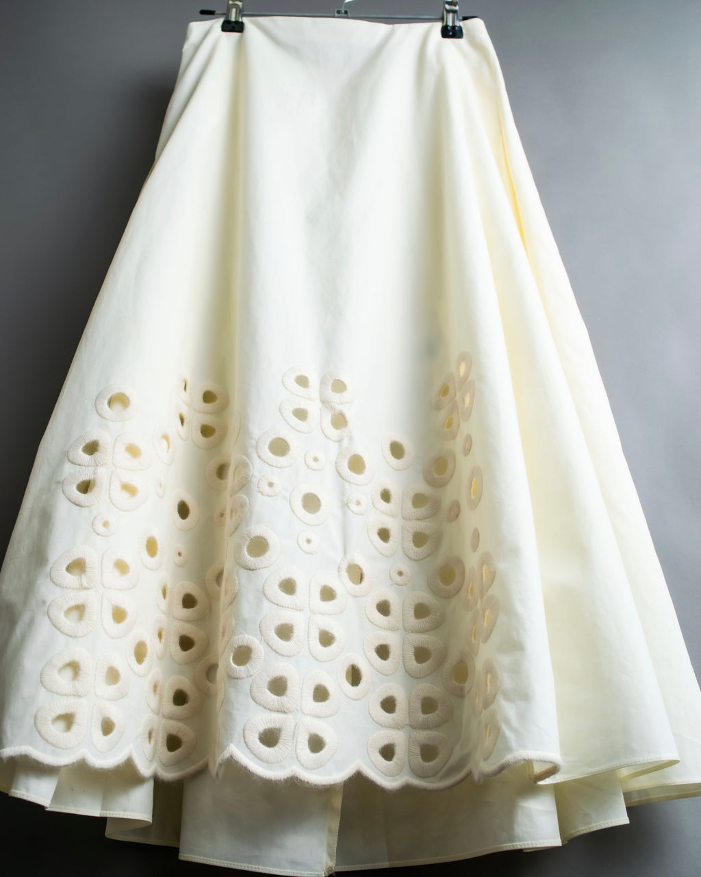 "FENDI" hole pattern and tack designed skirt