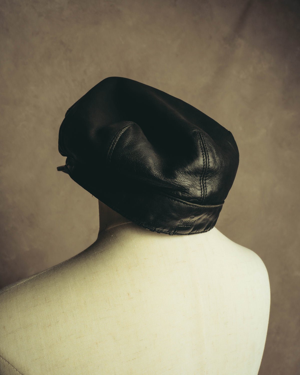 -SPECIAL- “GUCCI” 90’s-00’s Sculptural leather newsboy cap