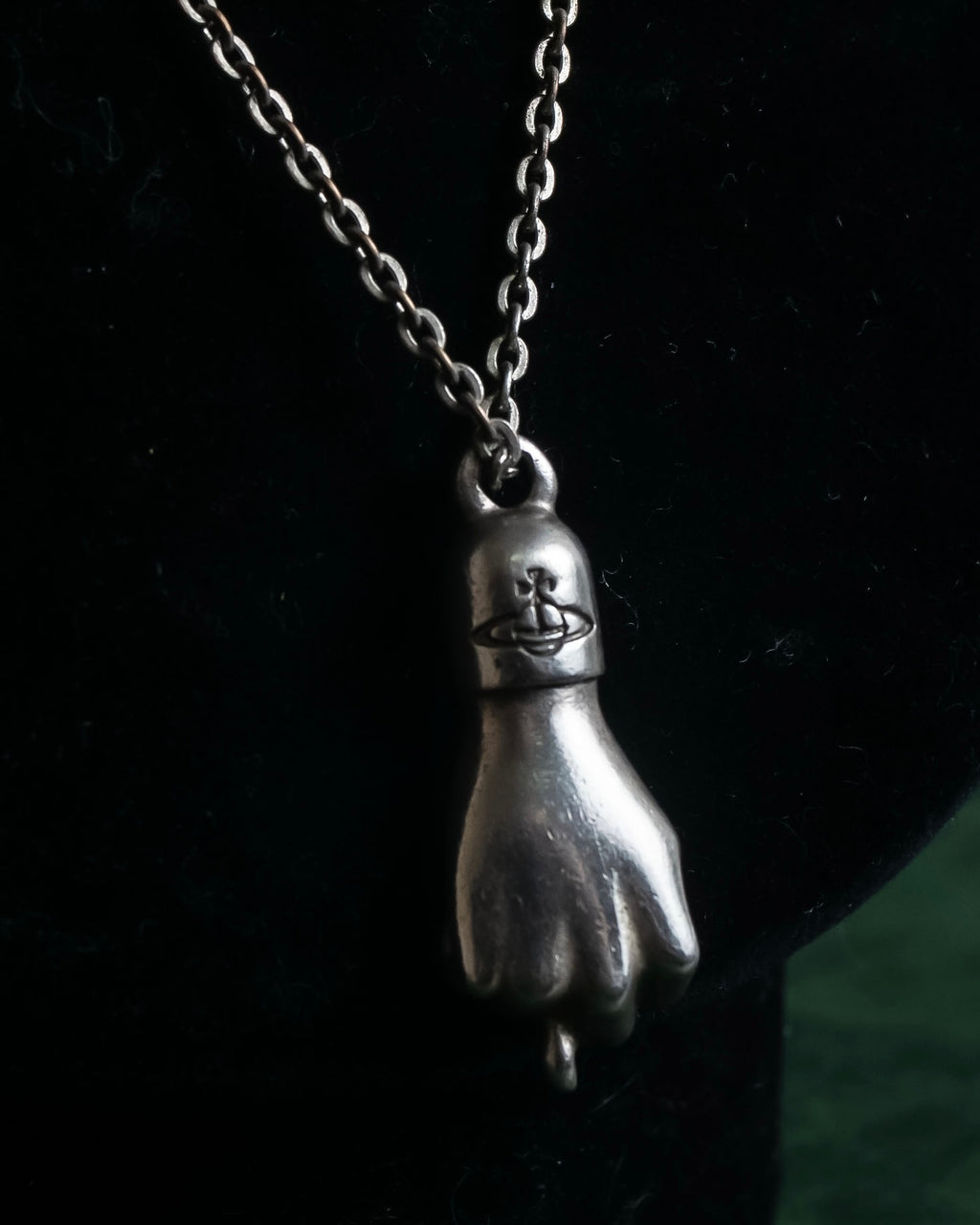 "Vivienne Westwood" Praying hands motif silver necklace
