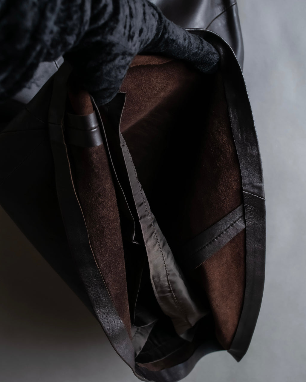 "HARVEY LOGAN" Diagonal cut design lamb leather flare skirt