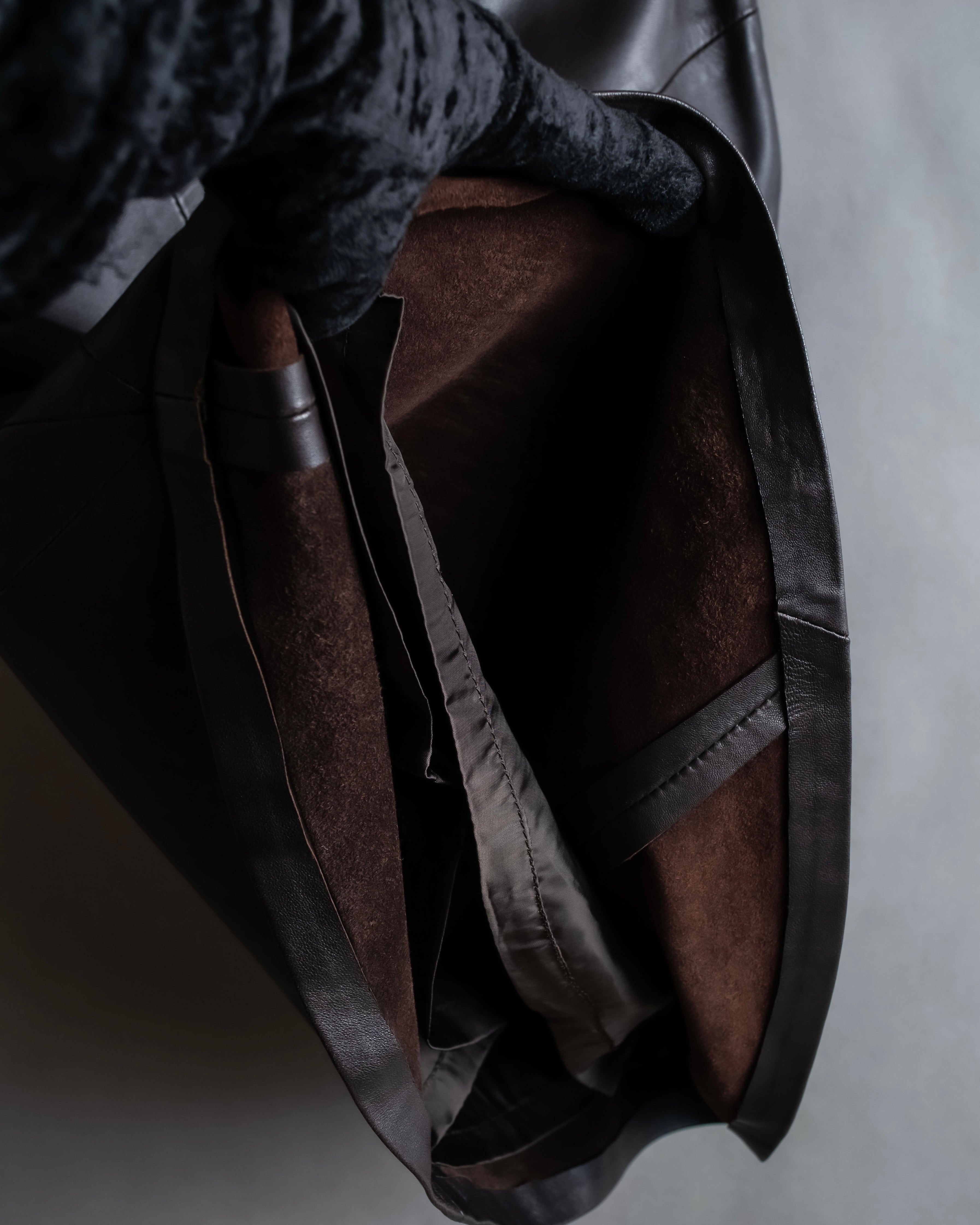 "HARVEY LOGAN" Diagonal cut design lamb leather flare skirt