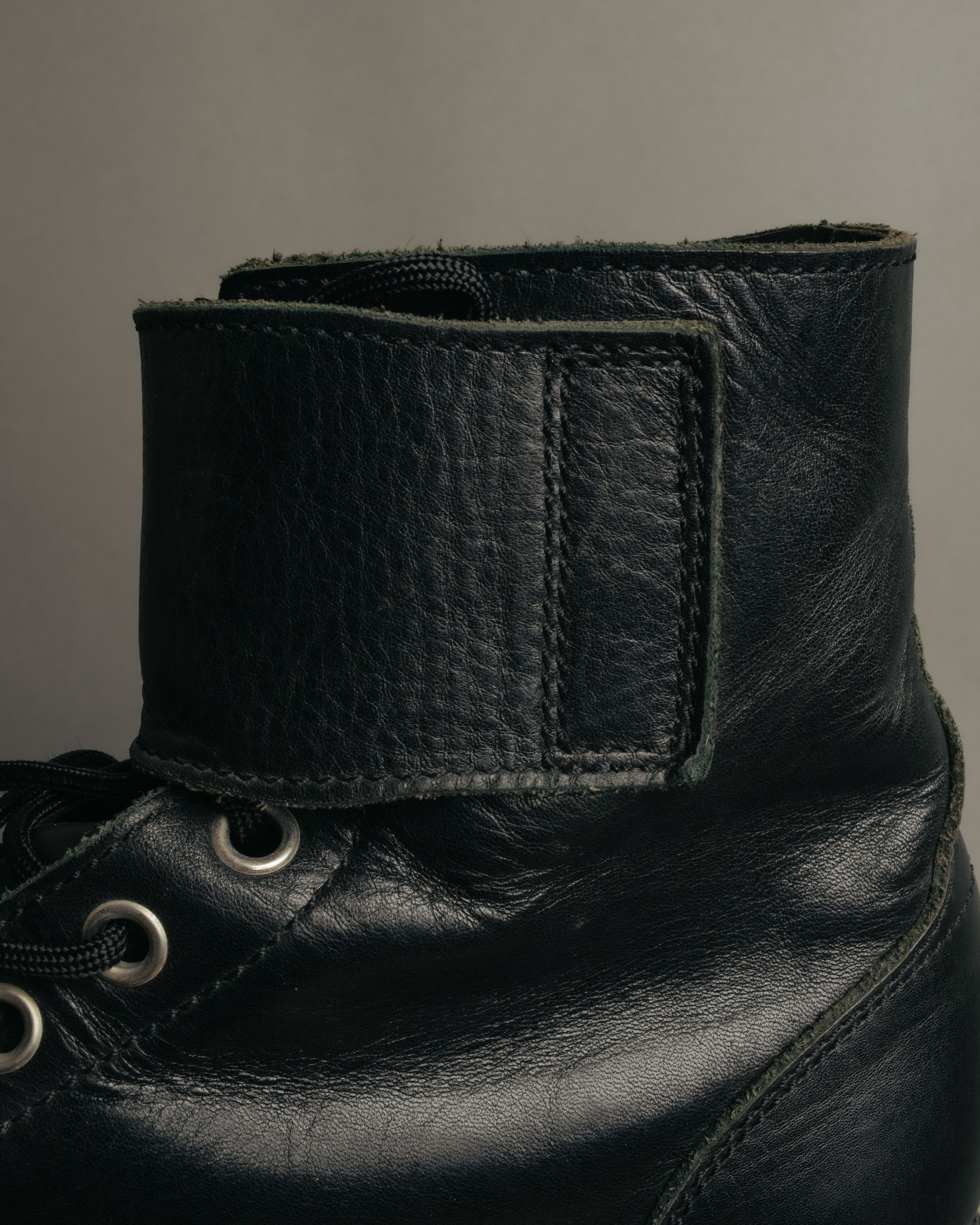 “COMME des GARÇONS HOMME”
00’s-10’s Double buckle leather combat boots