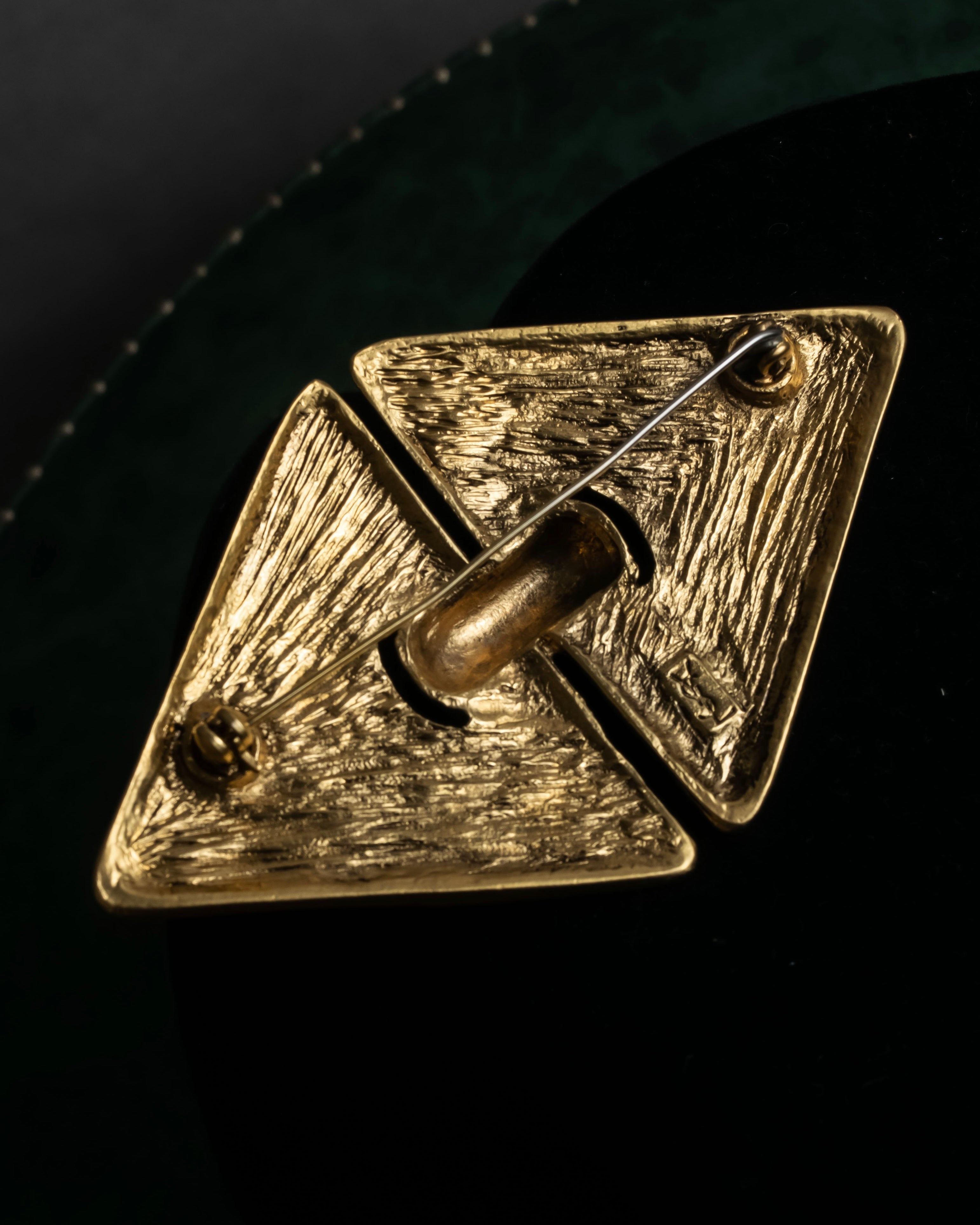 "YVES SAINT LAURENT" Granular texture diamond gold brooch