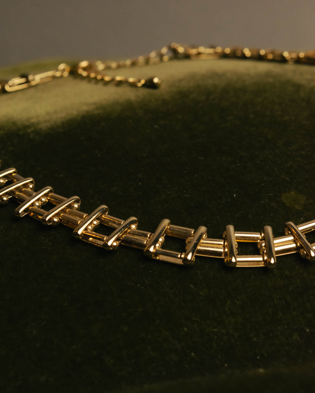 “Vintage“ Geometric link gold tone necklace