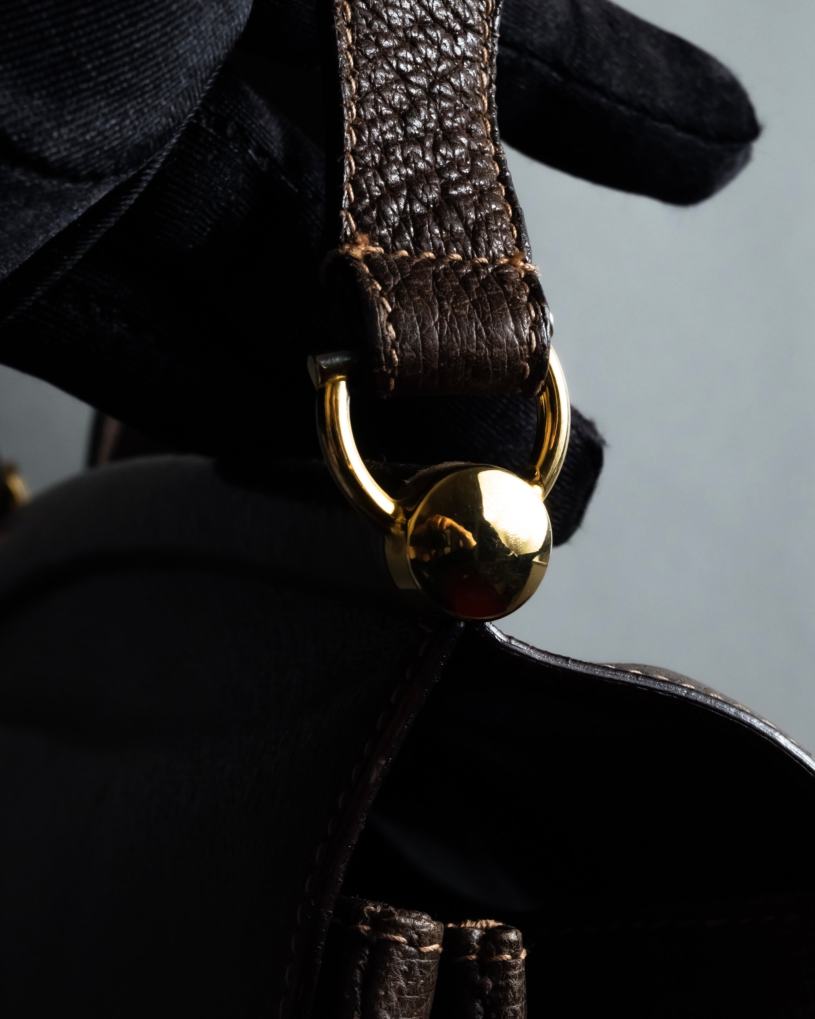 "GUCCI" Bar-shaped fastener design leather shoulder bag