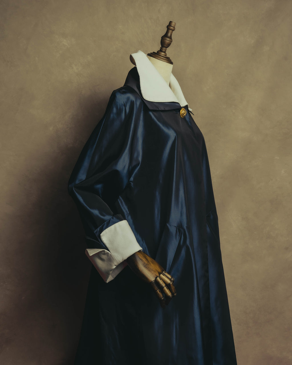 "CELINE" 70's-80's Dramatic contrast collar long coat