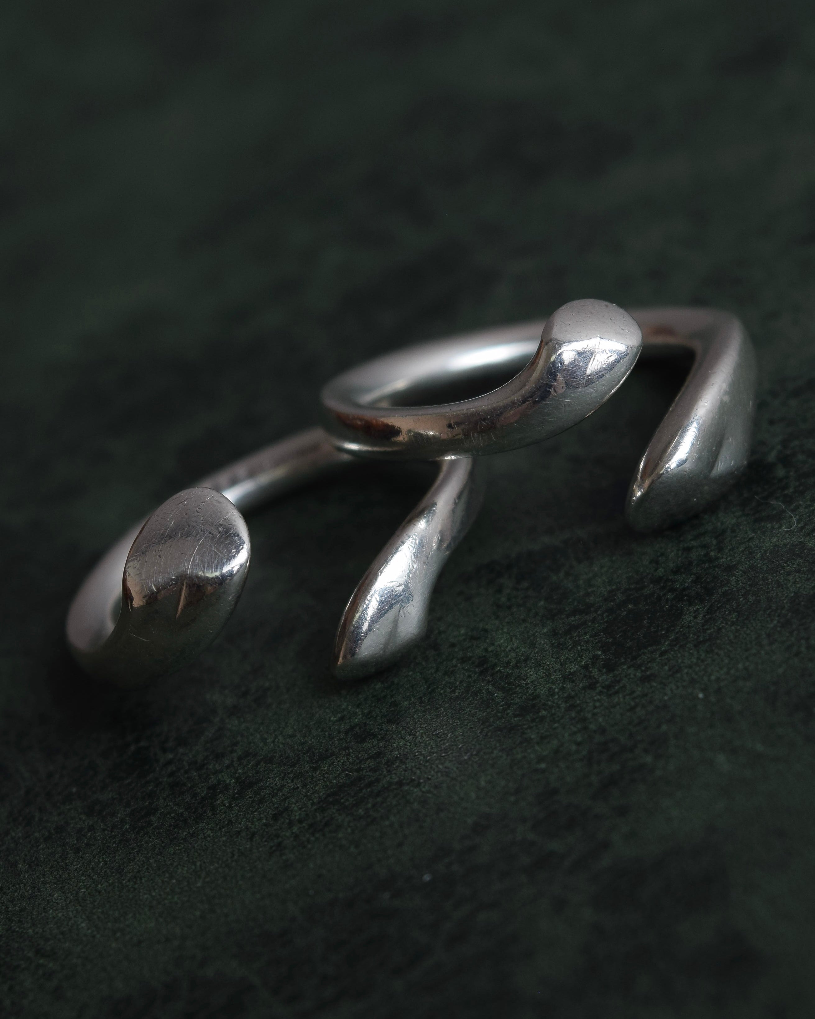 "CHANEL" Curved frame double combination silver earrings