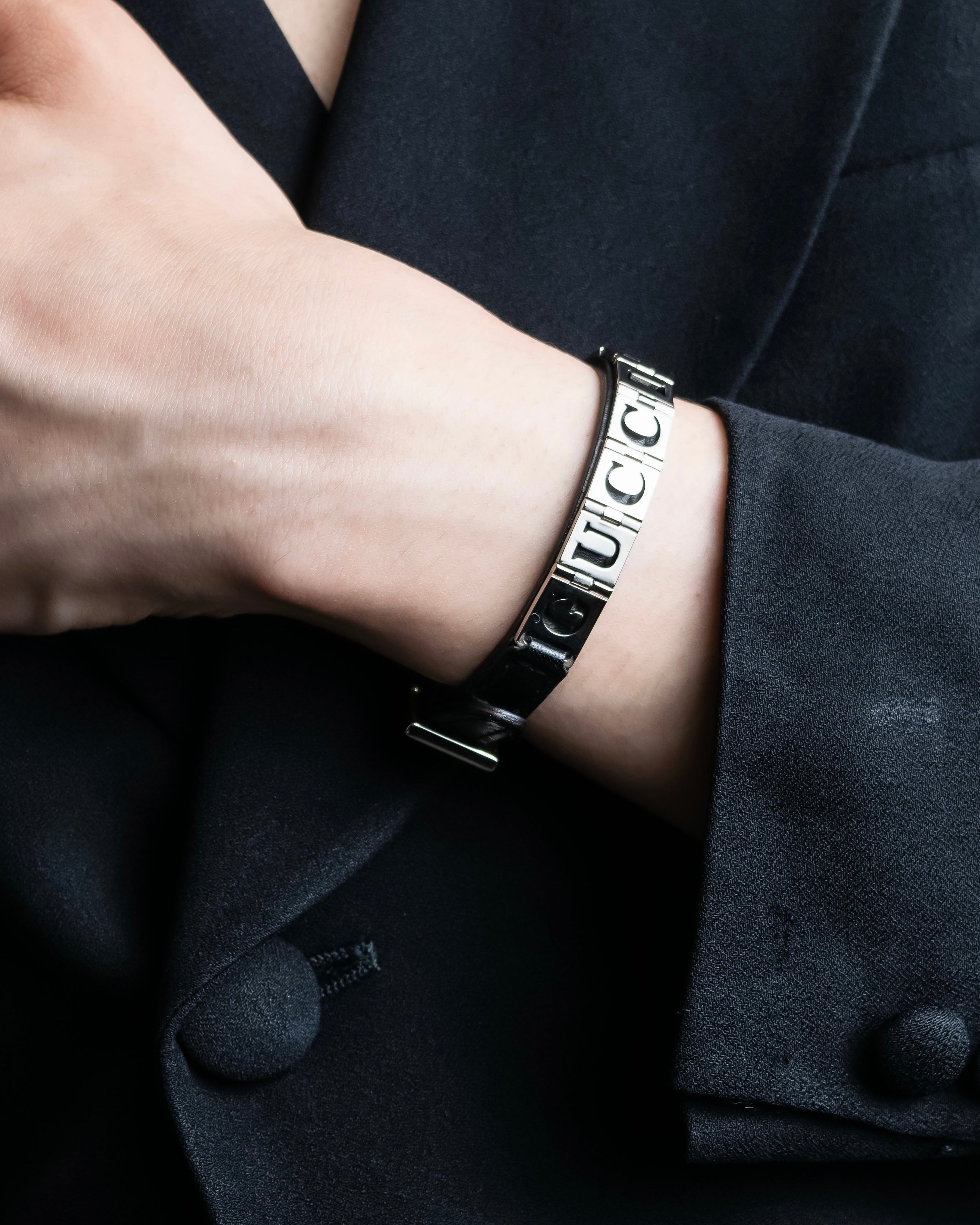 "GUCCI" Logo cat engraved leather bracelet