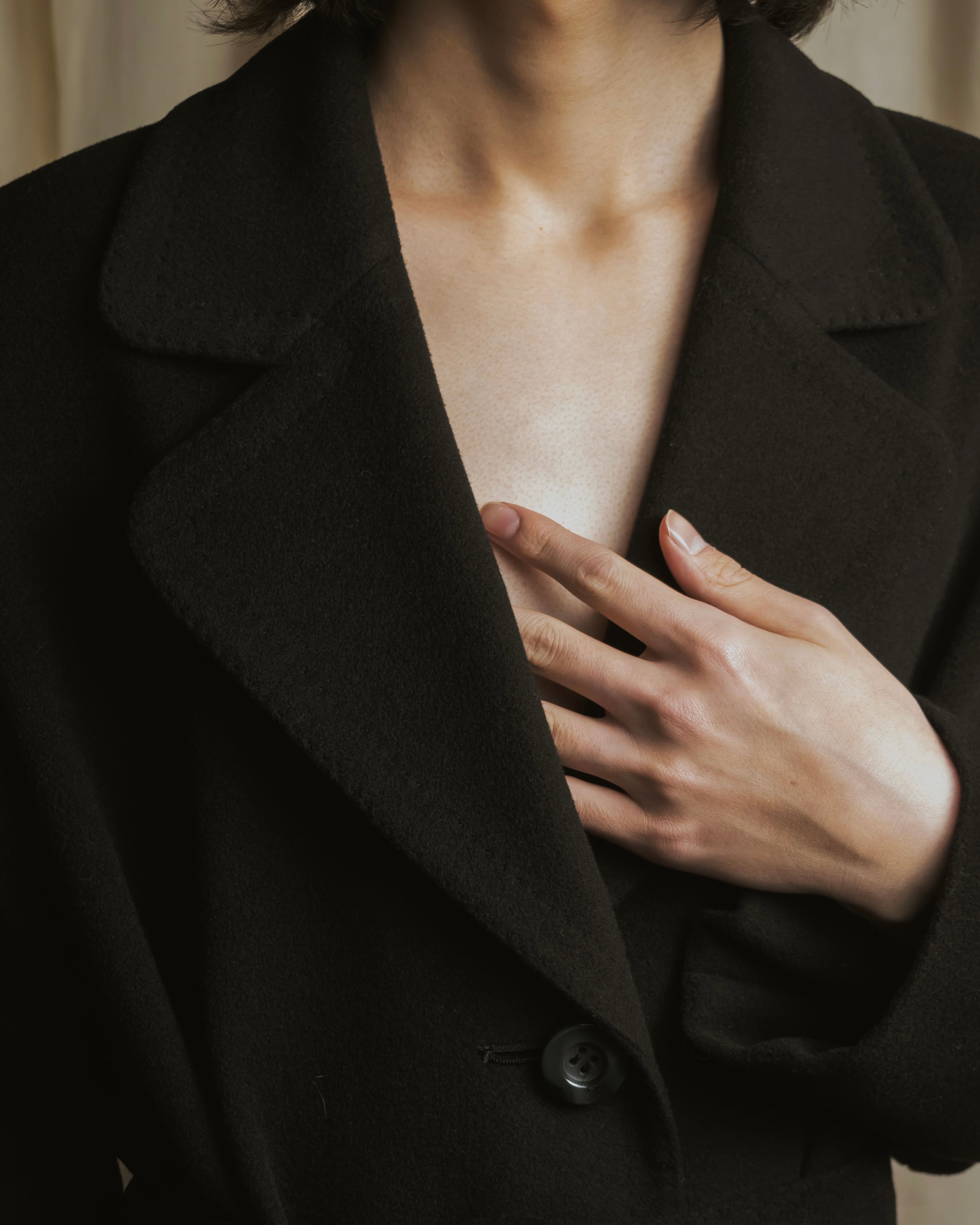 Abrigo envolvente con cinturón de los años 90 de Christian Dior