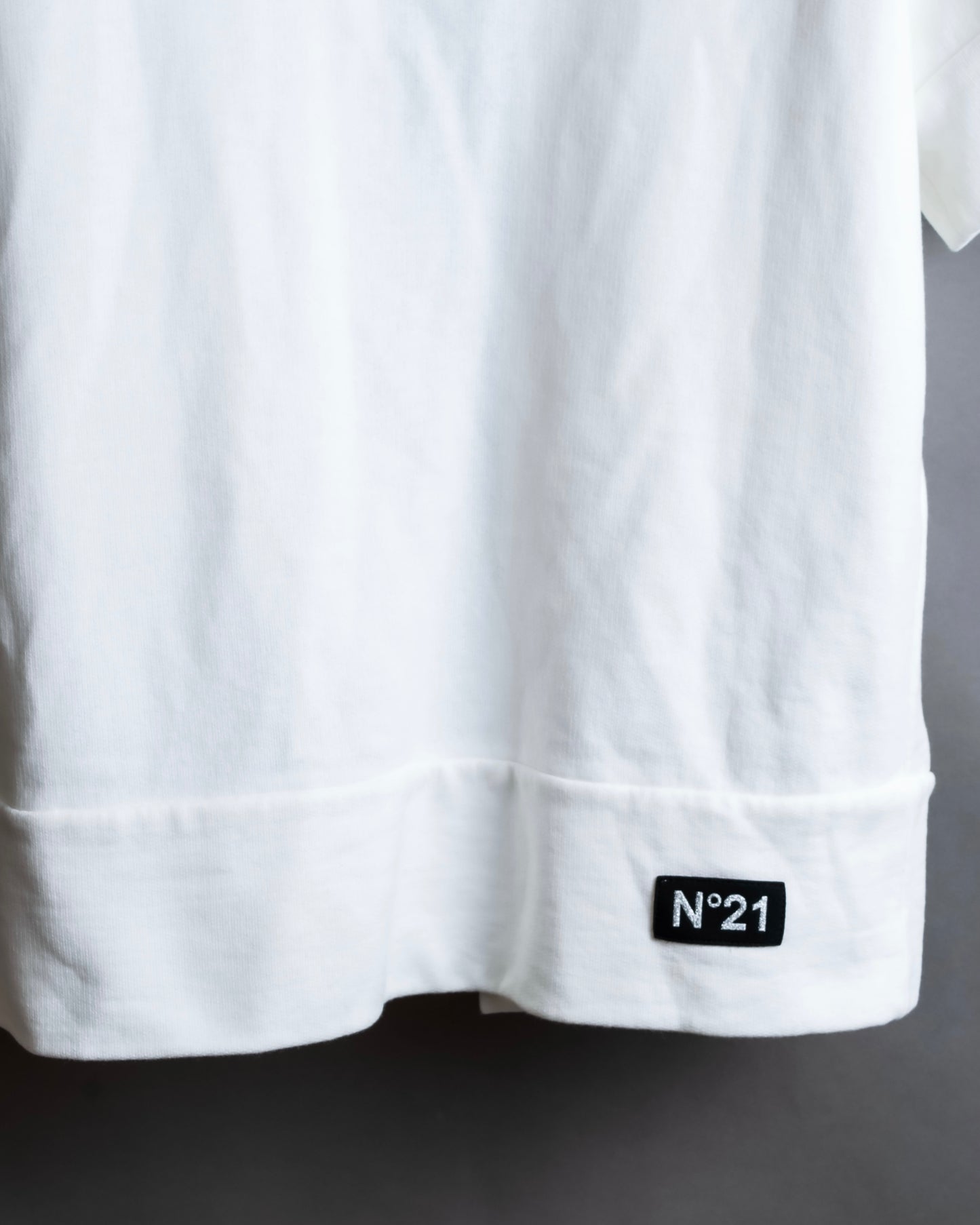 "Ｎ21 NUMERO VENTUNO" Back ribbon detail crew neck T-shirt