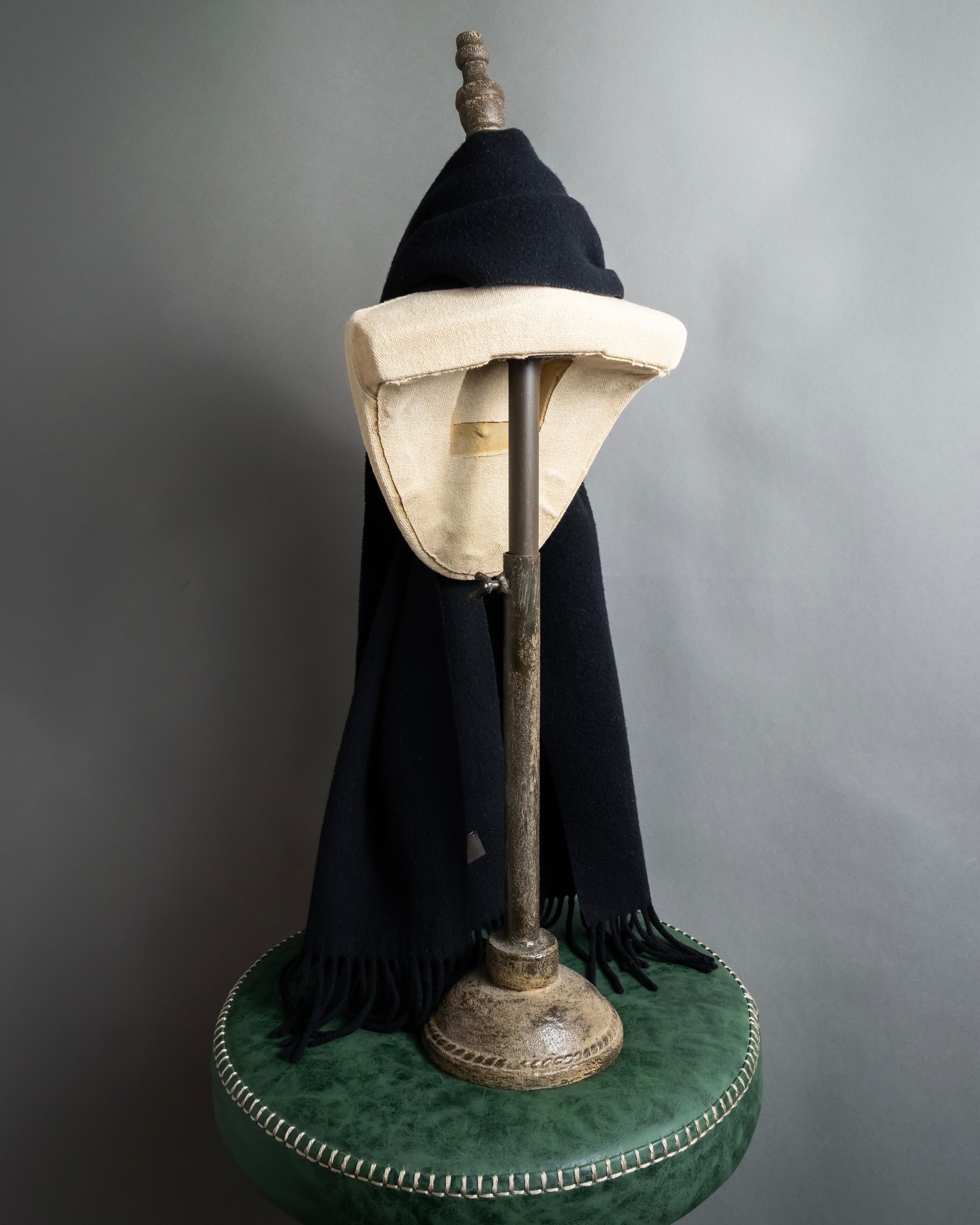 "CELINE" Logo engraved fringe design wool muffler