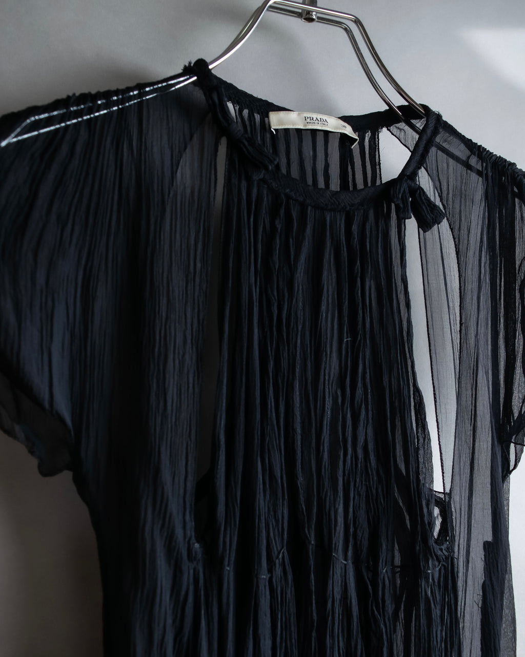 "PRADA" Gathered ribbon design puff sleeve dress