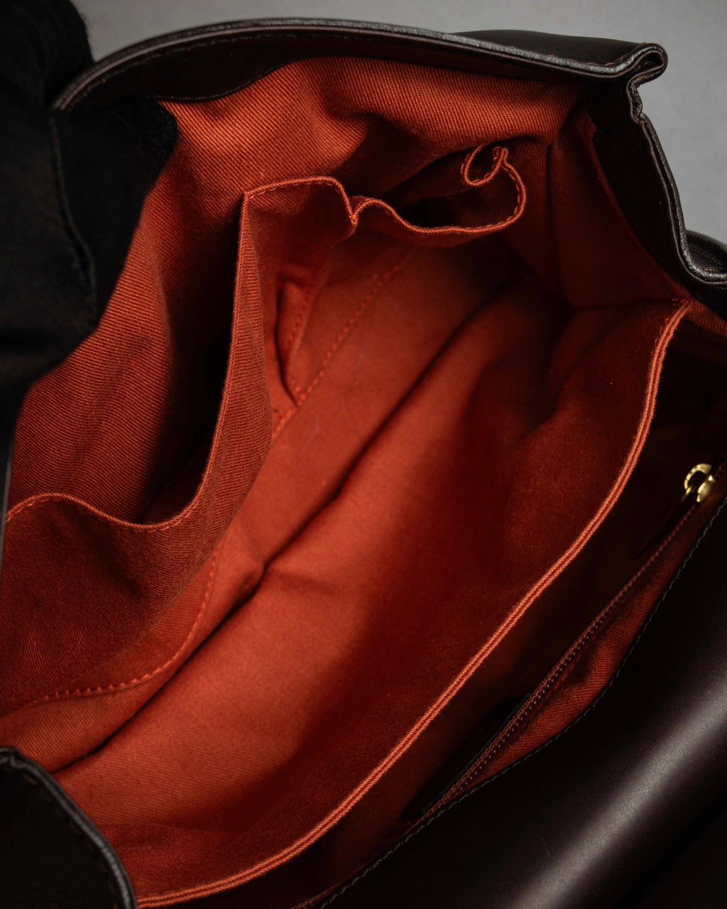 "Salvatore Ferragamo" Swivel crisp closure design leather one-handle bag