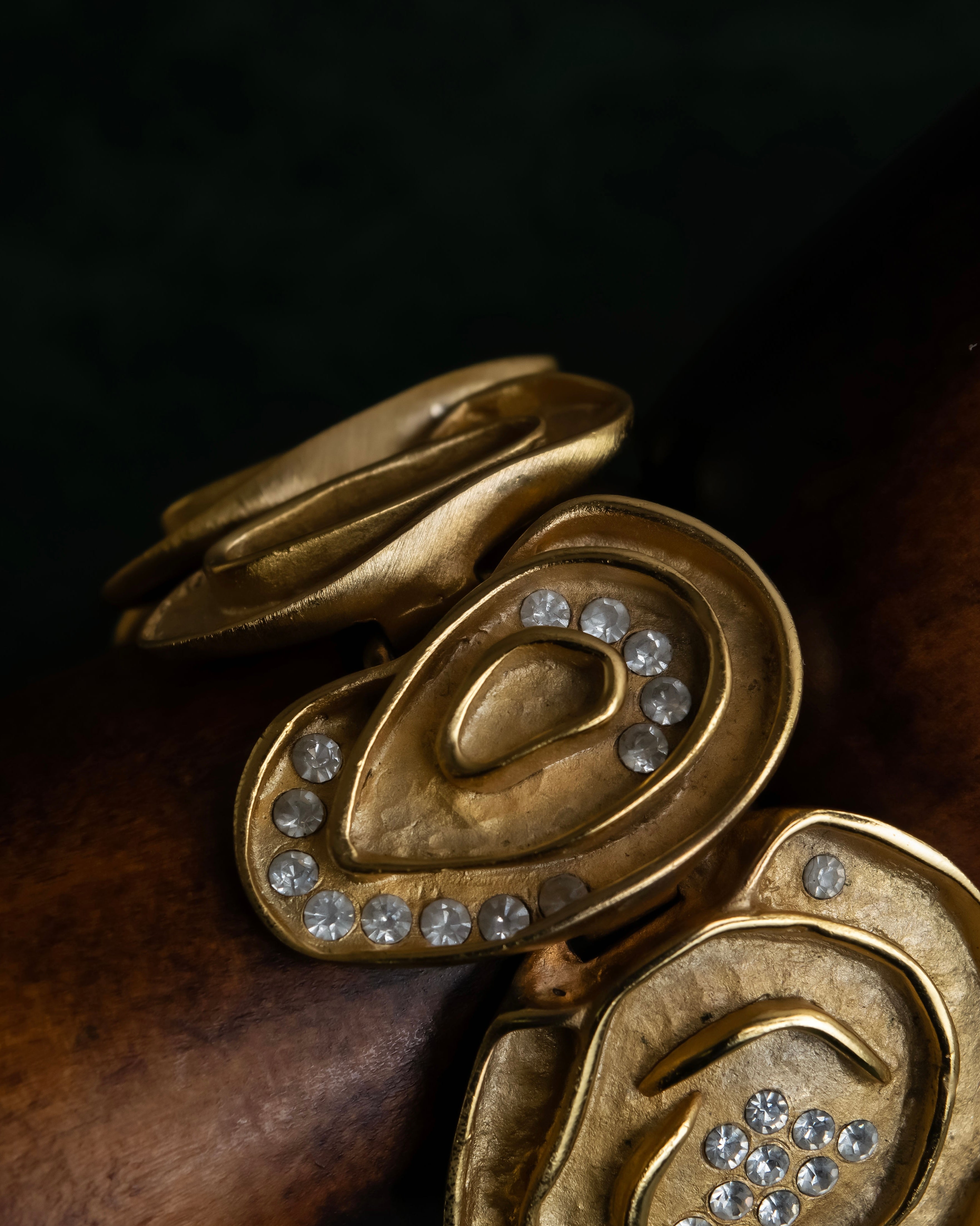 "BALENCIAGA" Wavy uneven motif design gold bracelet