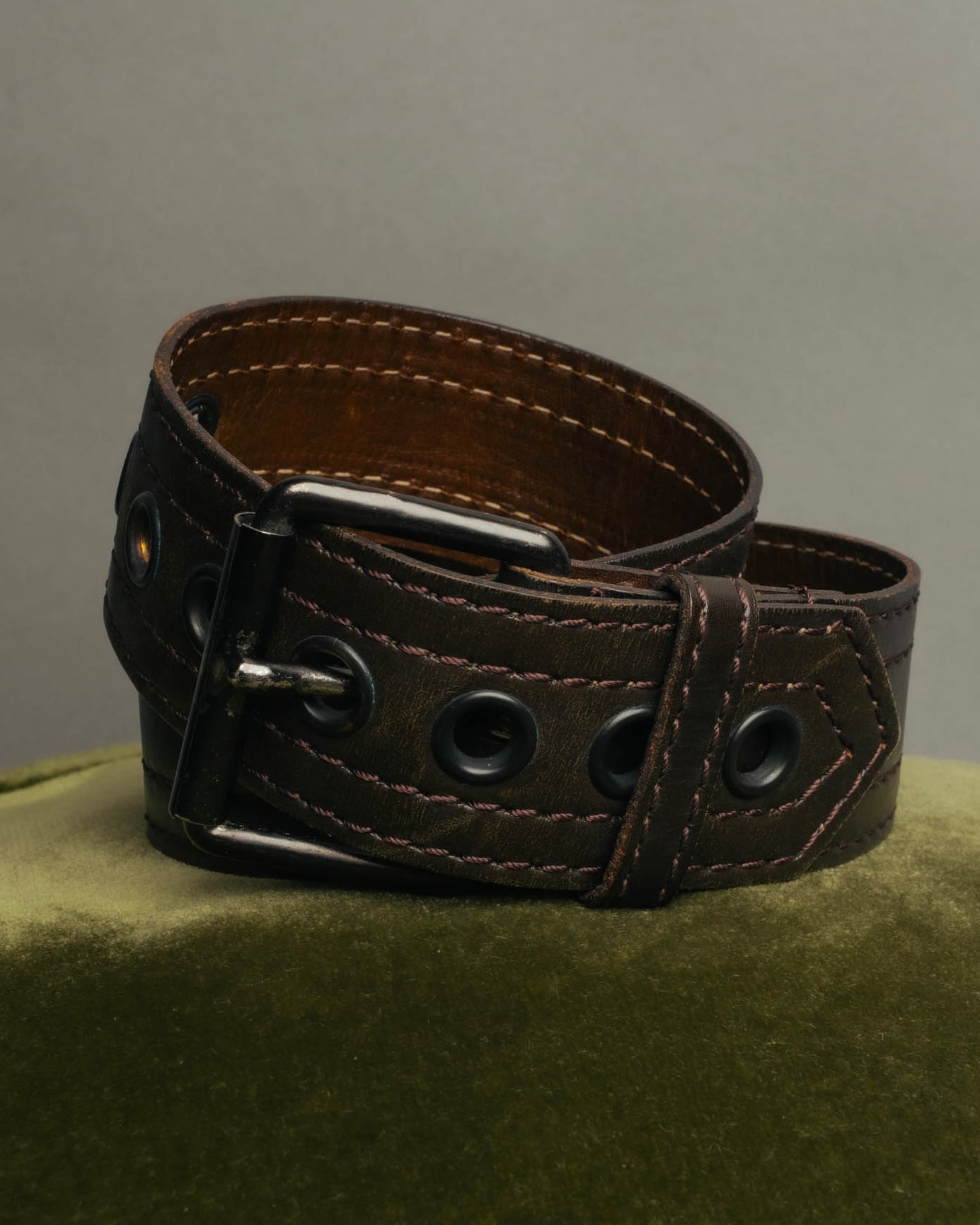 “Yves Saint Laurent” 00’s Wide eyelet leather belt