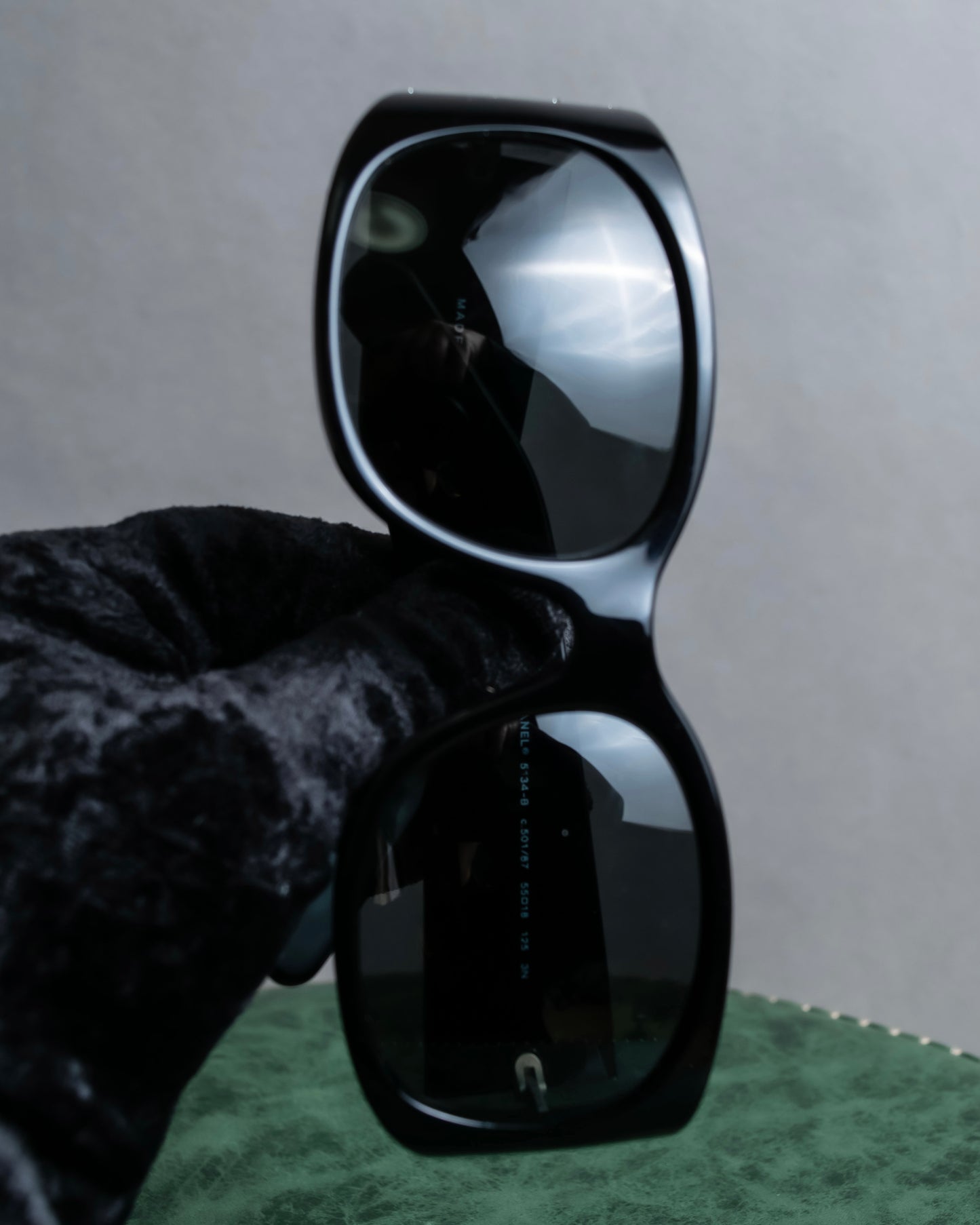 "CHANEL" Rhinestone & Coco mark engraved black lens sunglasses